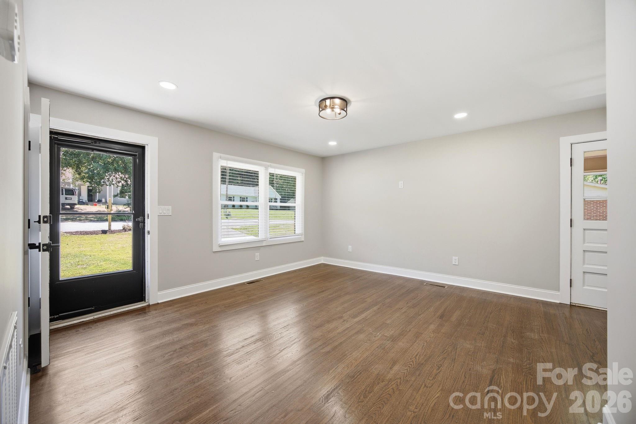 413 E Mclelland Avenue Property Photo 17