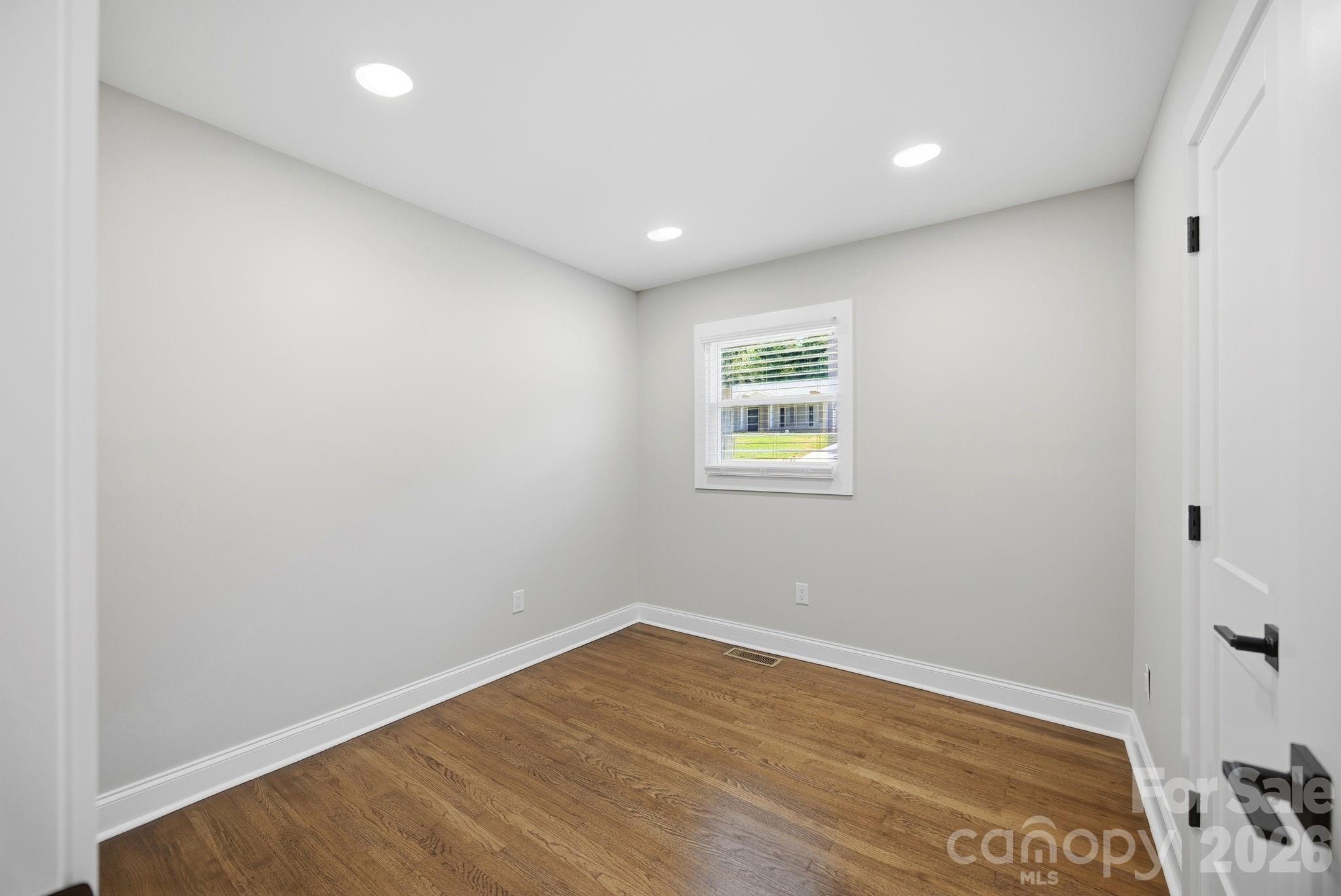 413 E Mclelland Avenue Property Photo 29