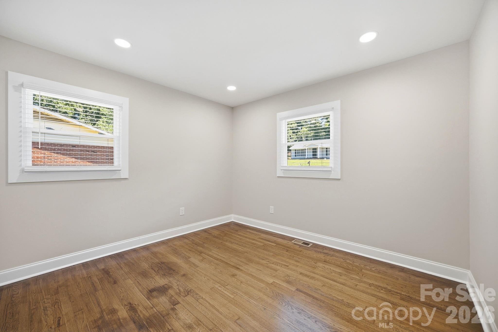 413 E Mclelland Avenue Property Photo 32