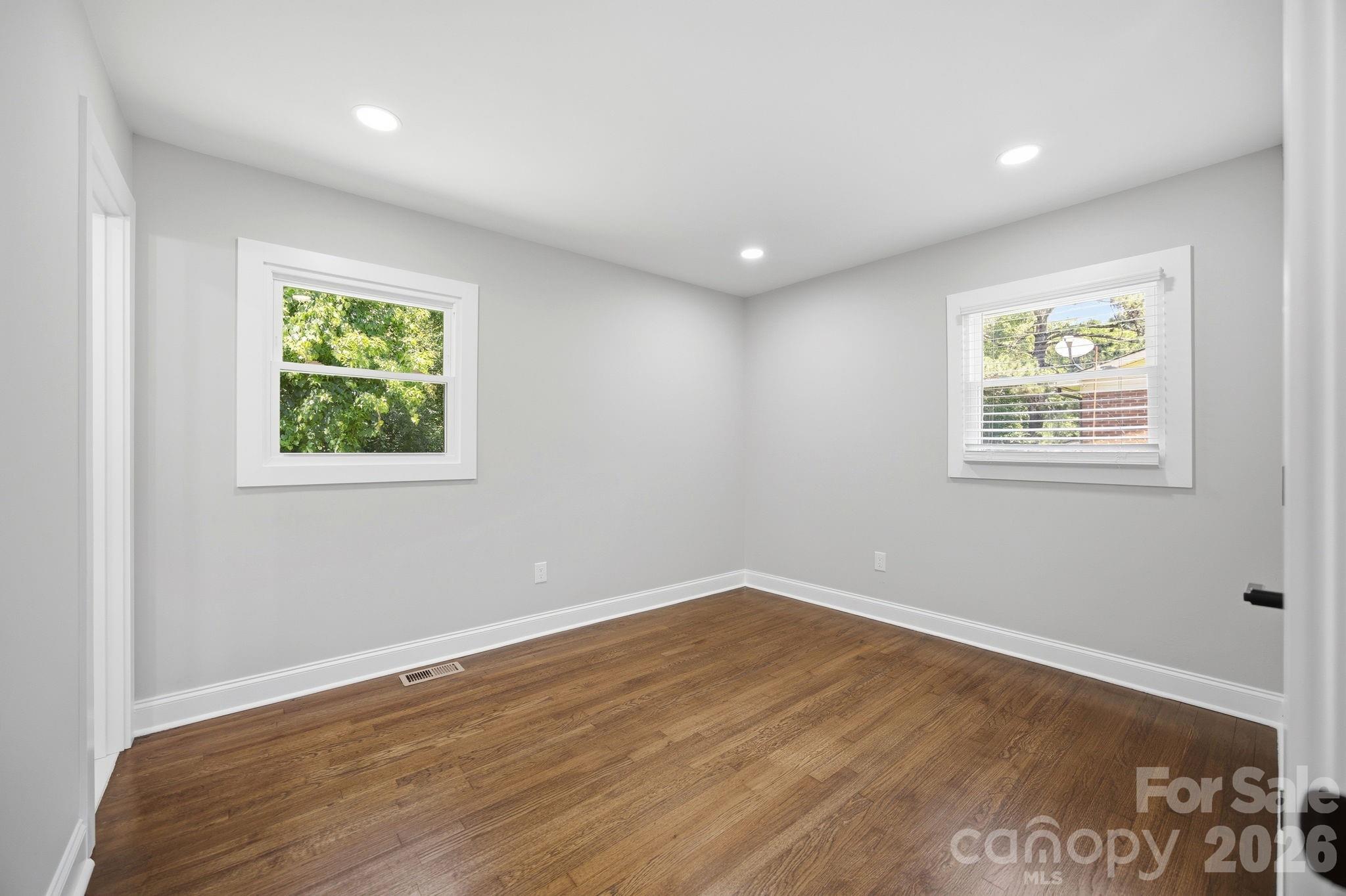 413 E Mclelland Avenue Property Photo 34