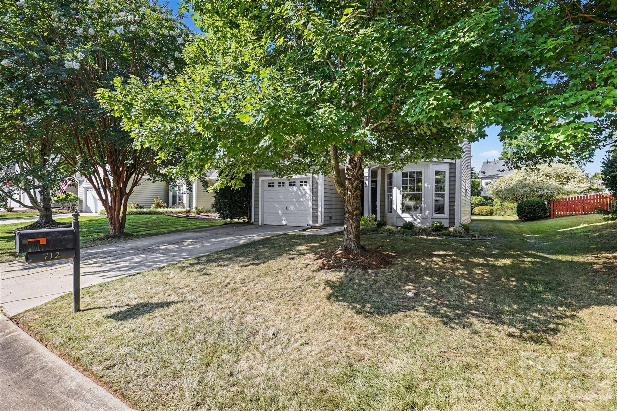 712 Tulip Tree Place Property Photo 4