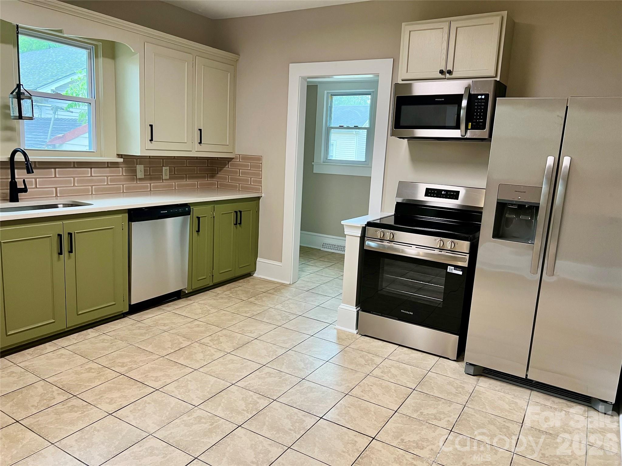 1225 W C Street Property Photo 7