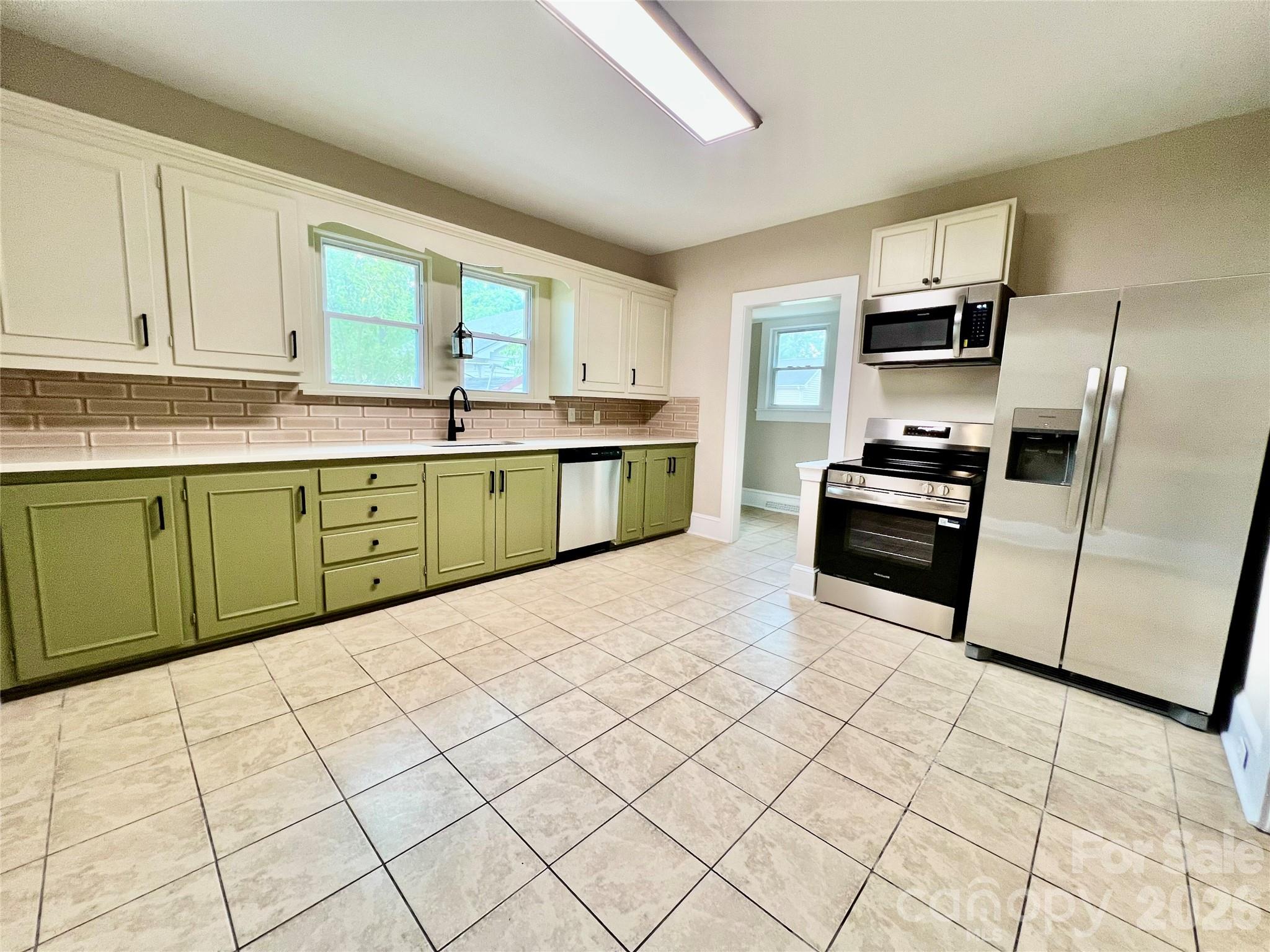1225 W C Street Property Photo 8