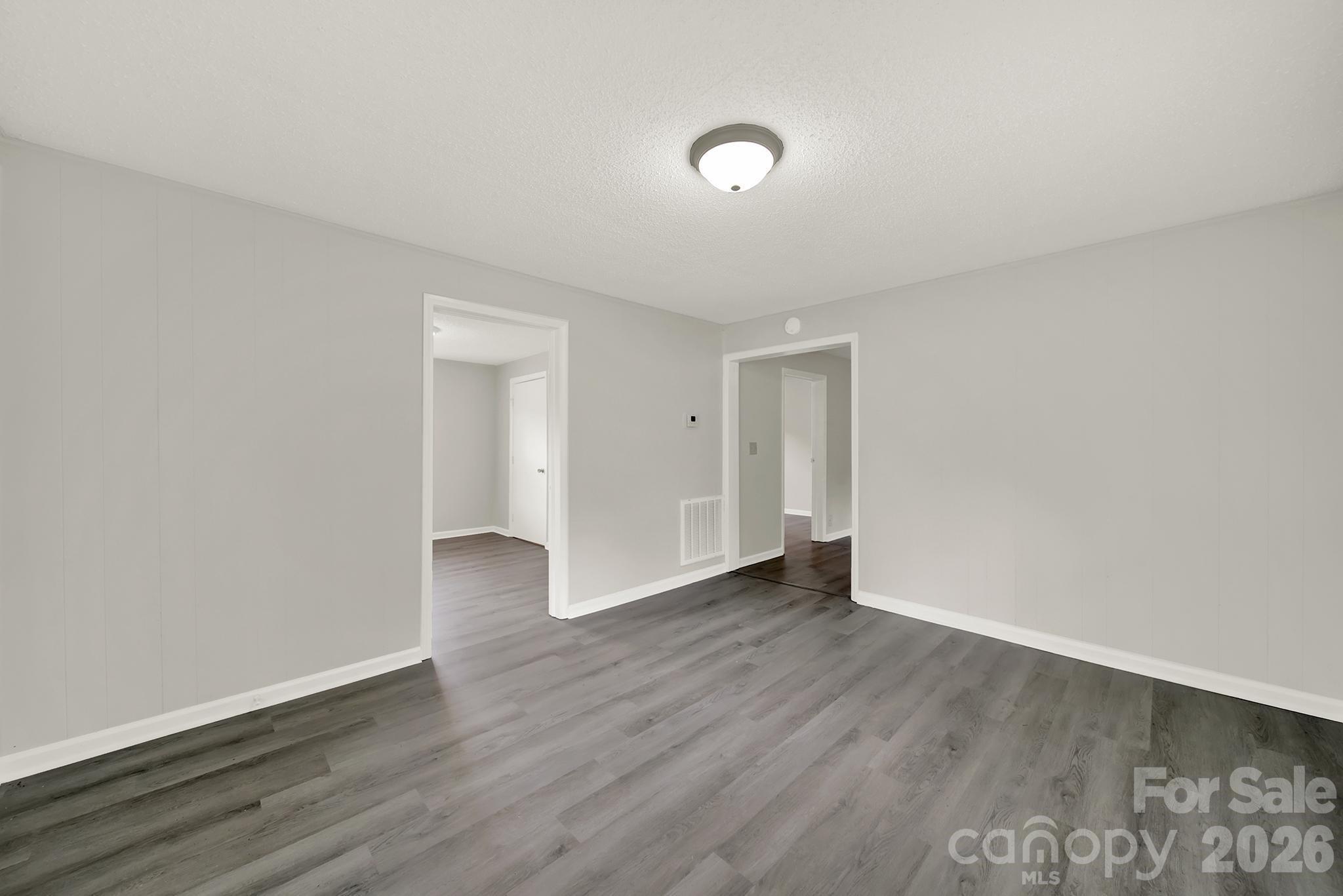 807 Evening Shade Lane Property Photo 3