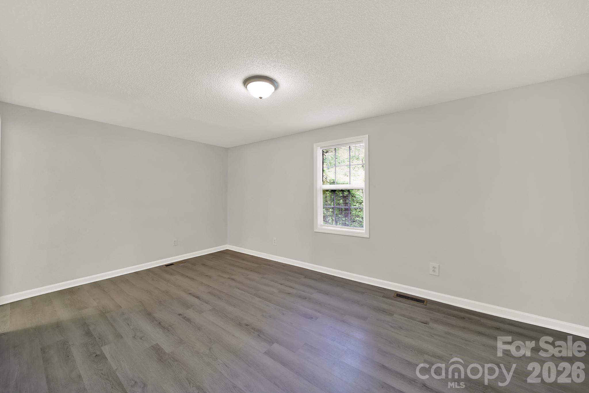 807 Evening Shade Lane Property Photo 4