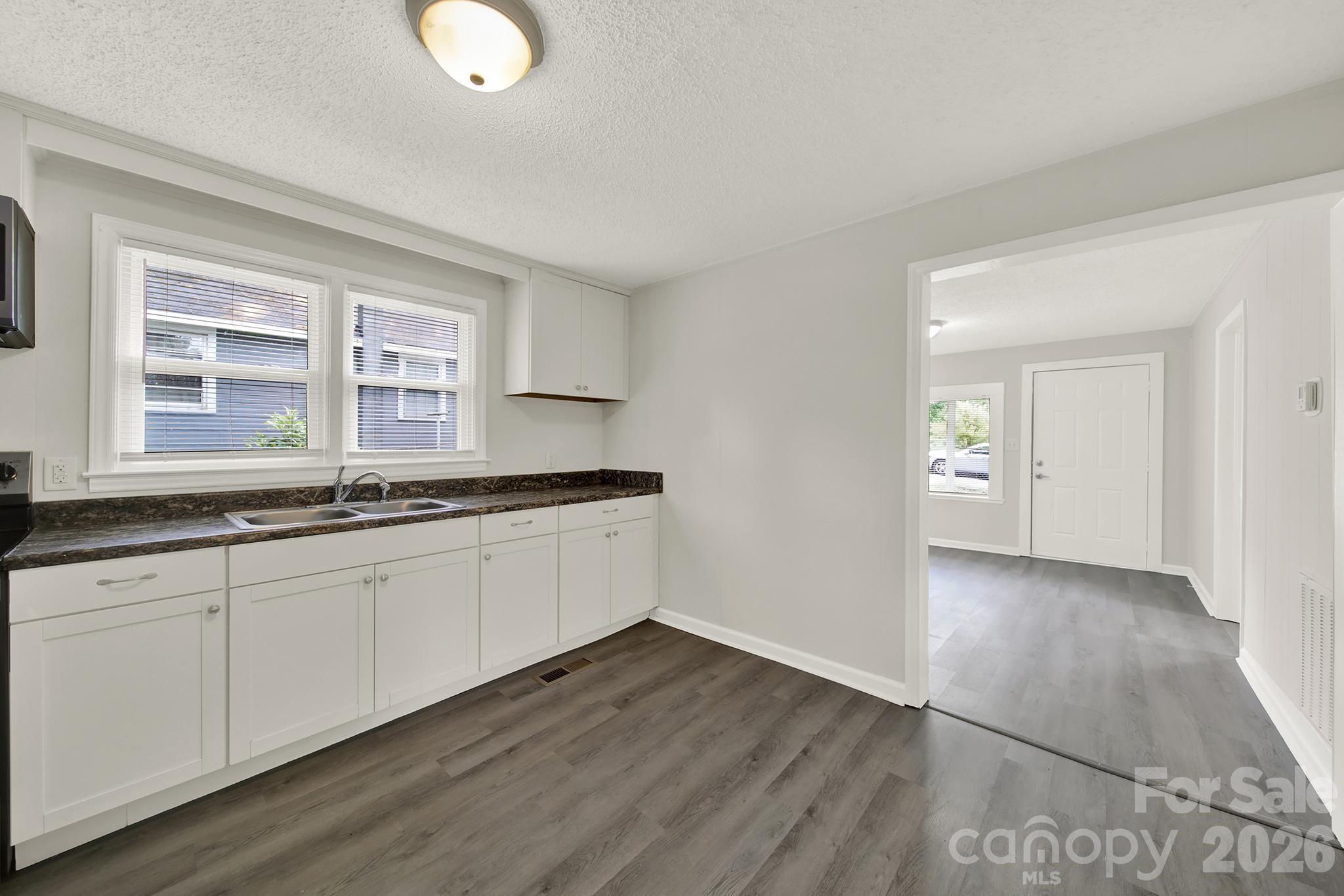 807 Evening Shade Lane Property Photo 8