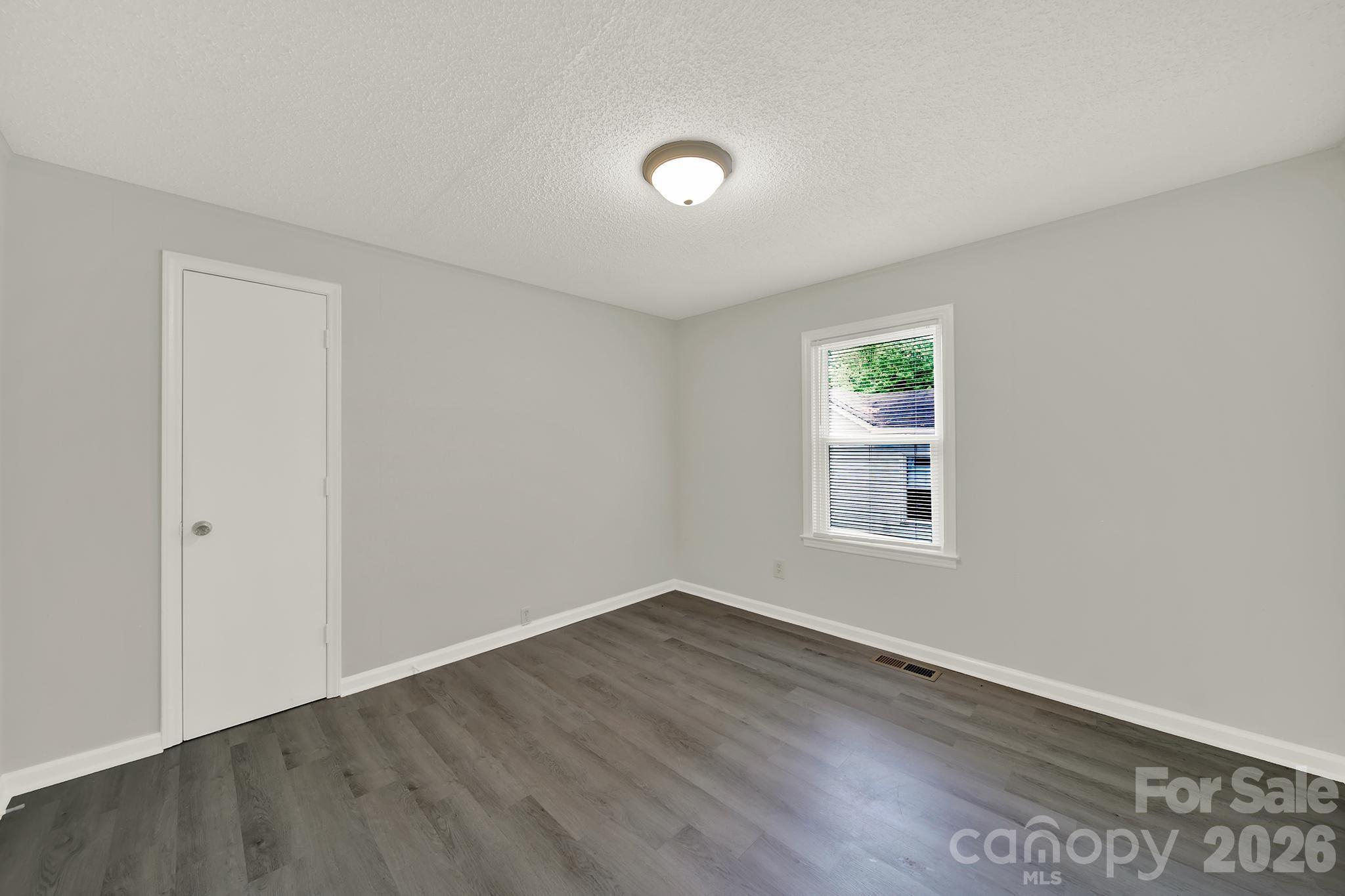 807 Evening Shade Lane Property Photo 16