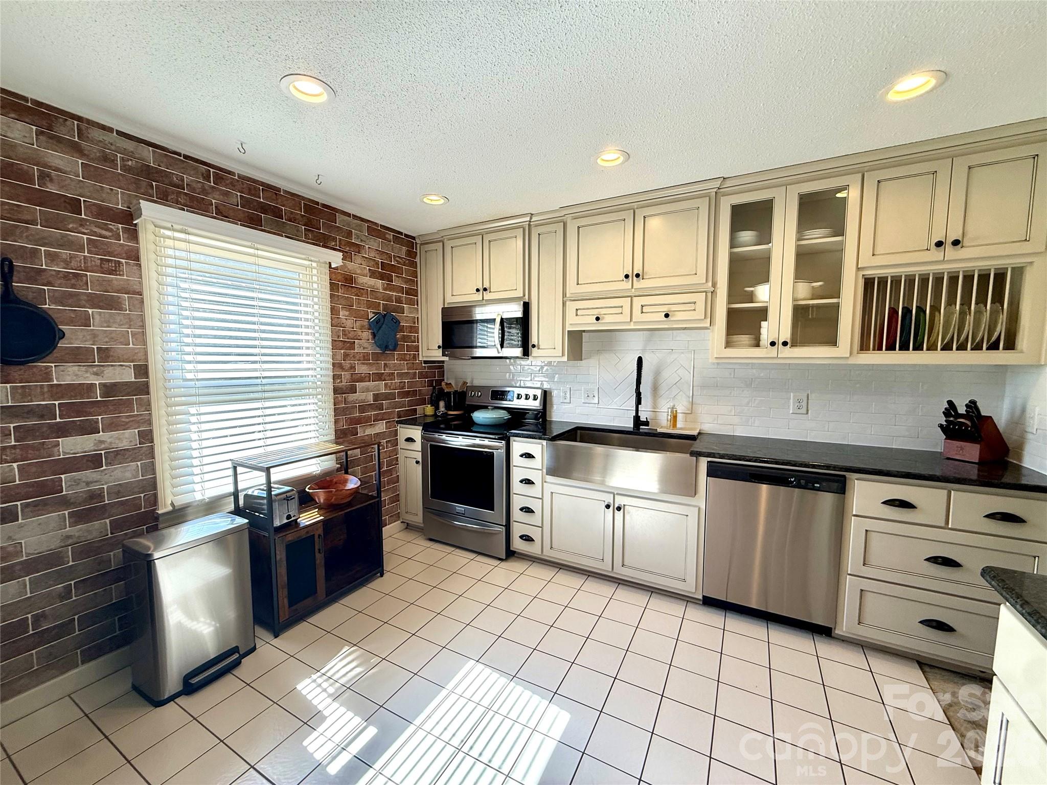 2705 North Center Street 65 Property Photo 6
