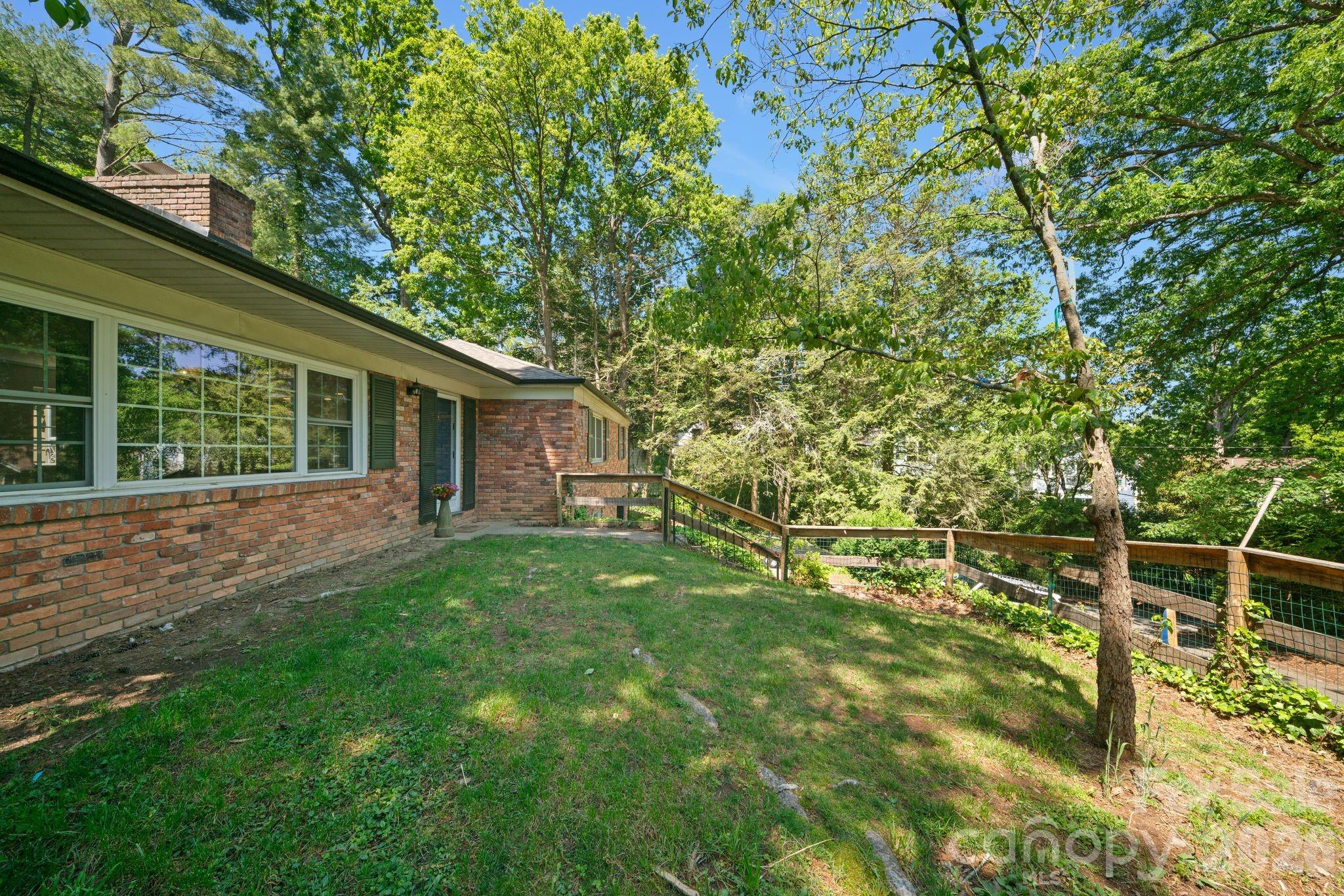 24 Warwick Place Property Photo 2