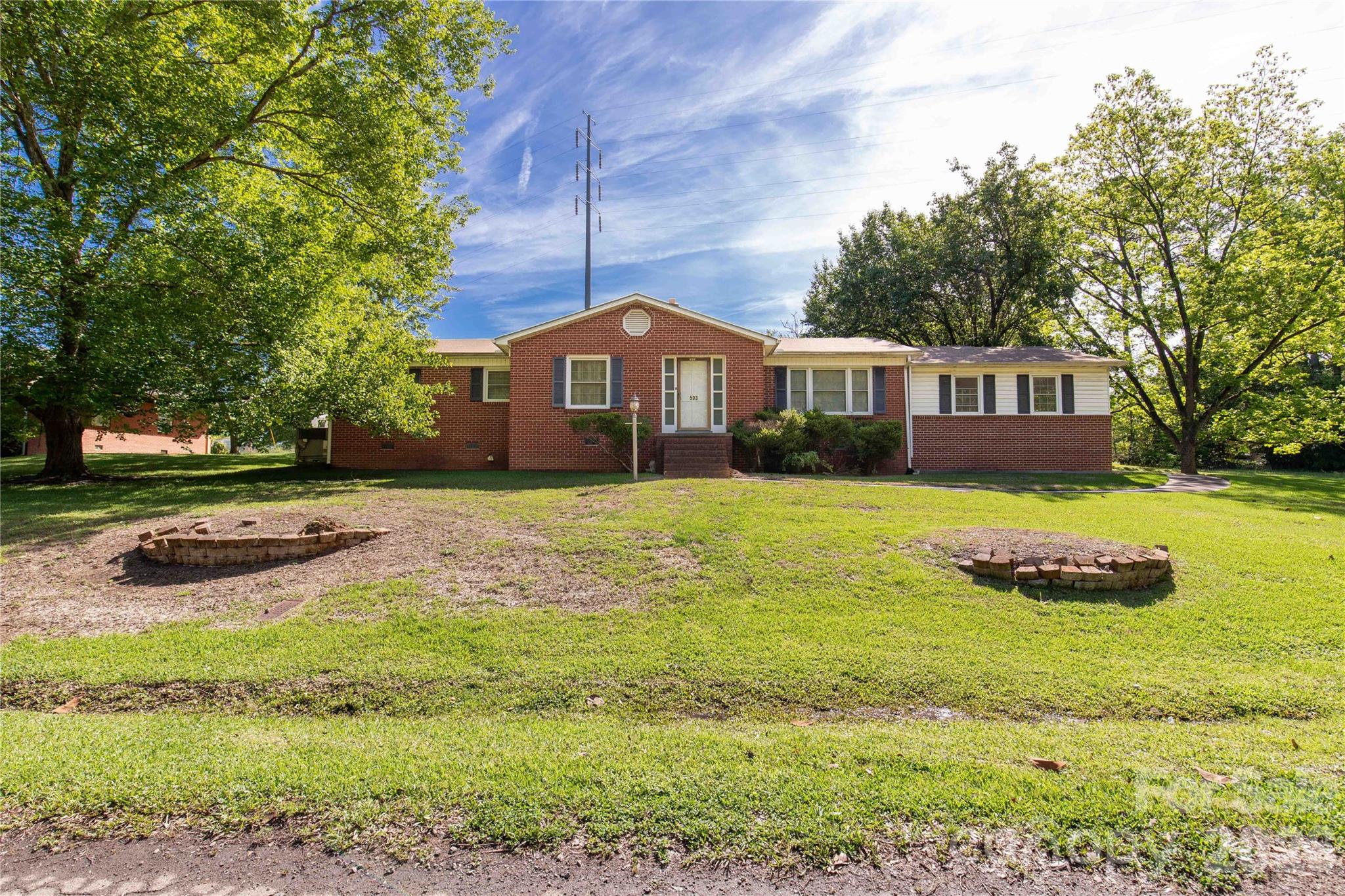 503 N Jackson Road Property Photo 1