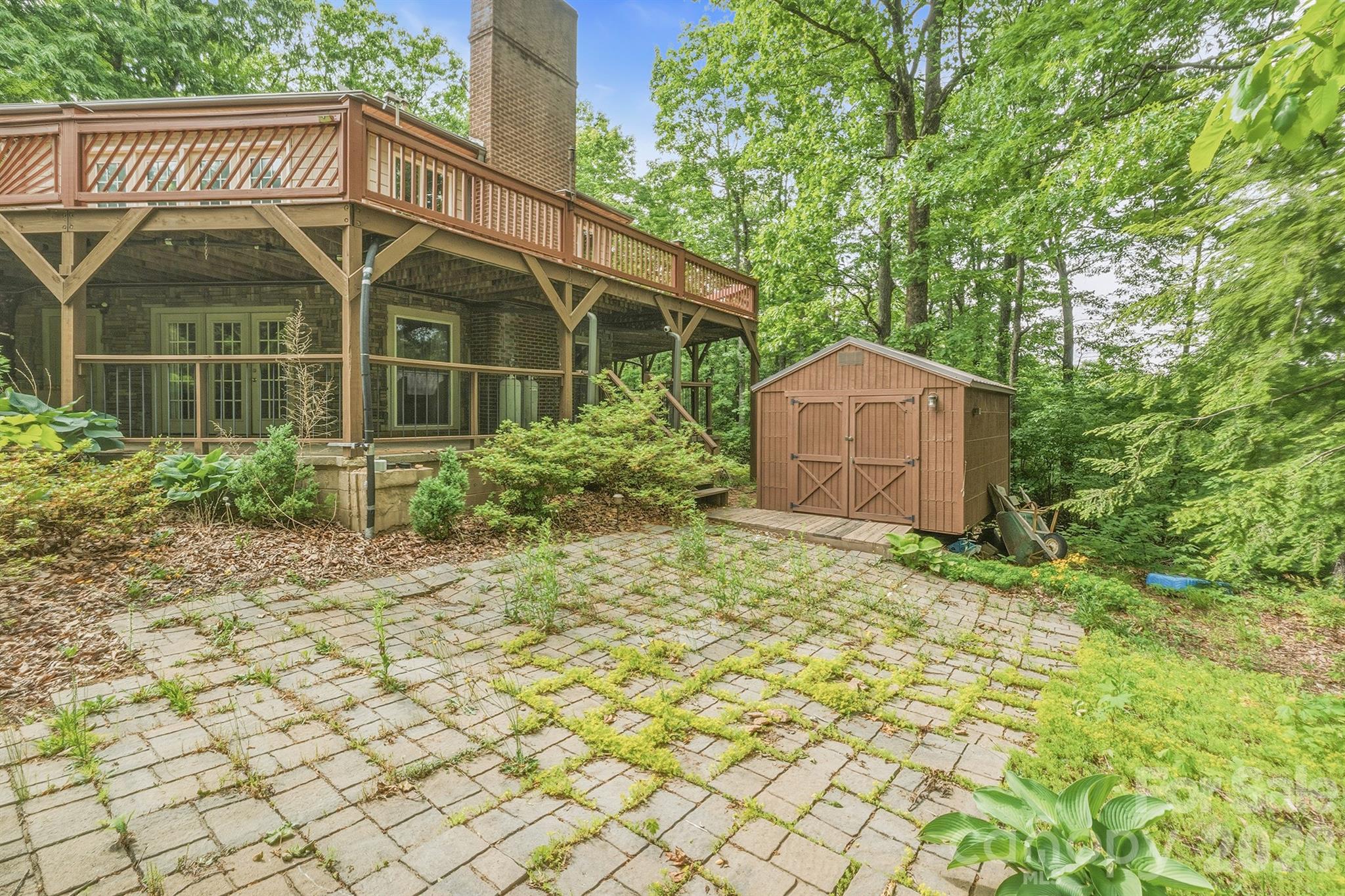 3190 Holly Road Property Photo 4