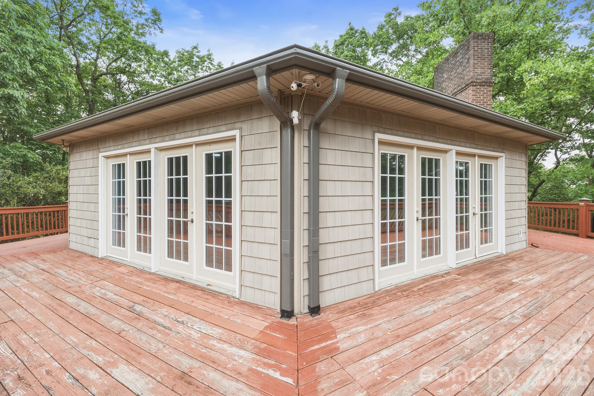 3190 Holly Road Property Photo 7