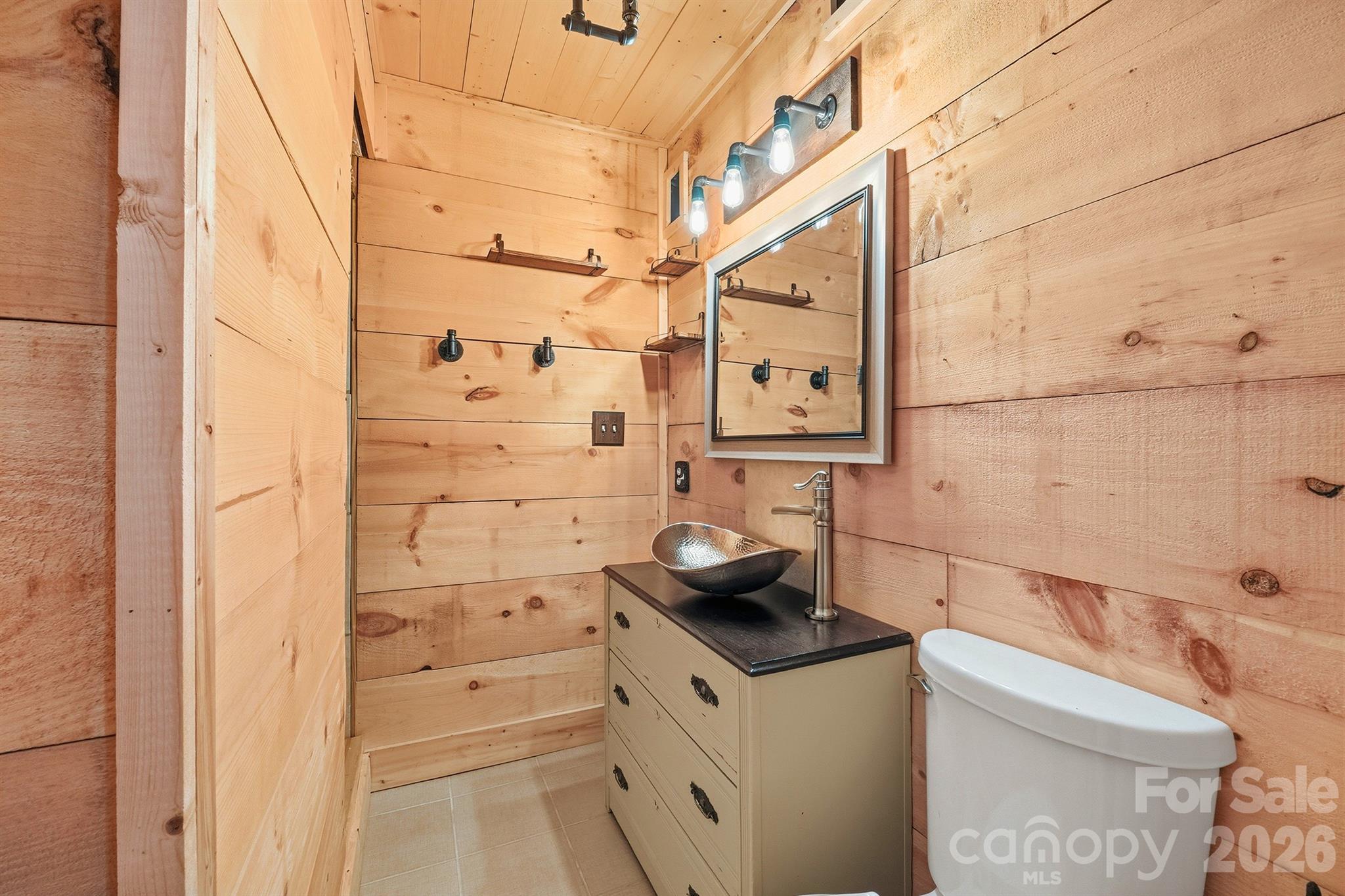3190 Holly Road Property Photo 16