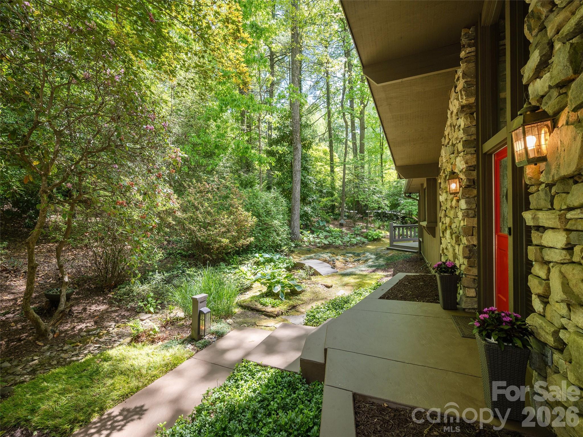 227 Estate Drive Property Photo 5