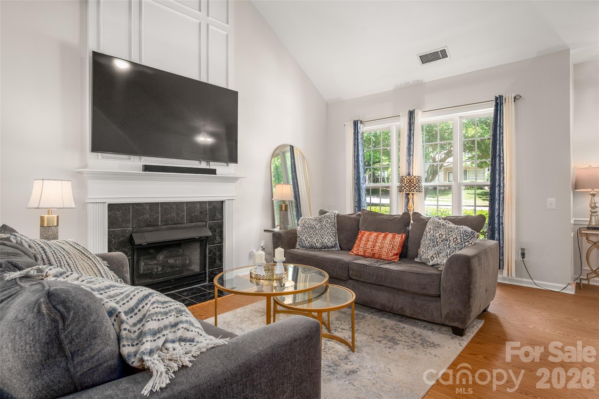 820 Autumn Rain Lane Property Photo 7