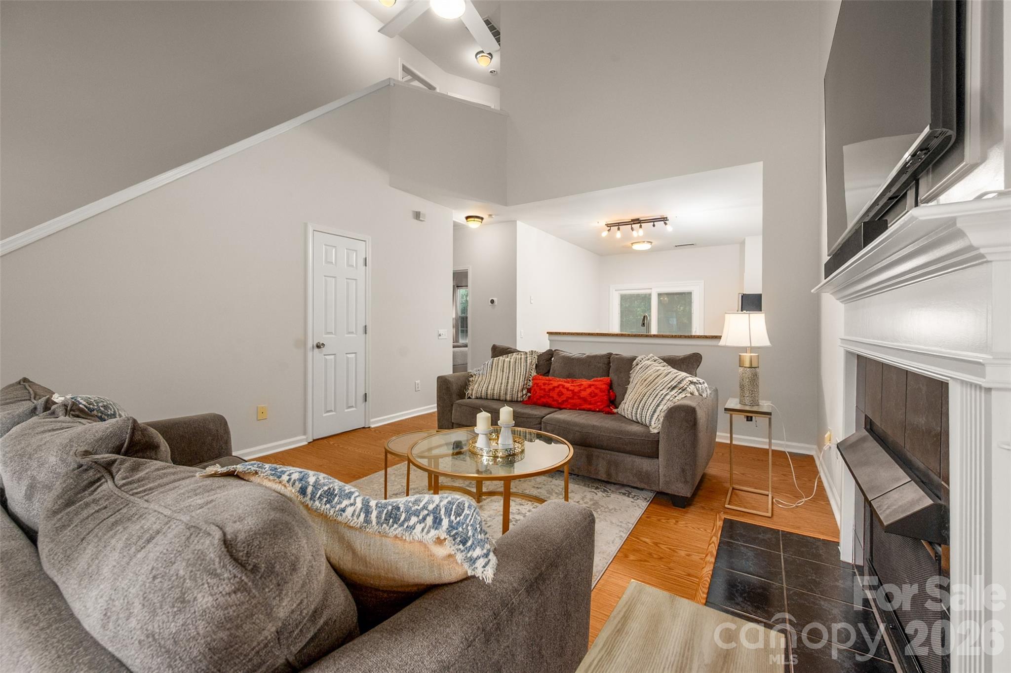 820 Autumn Rain Lane Property Photo 8