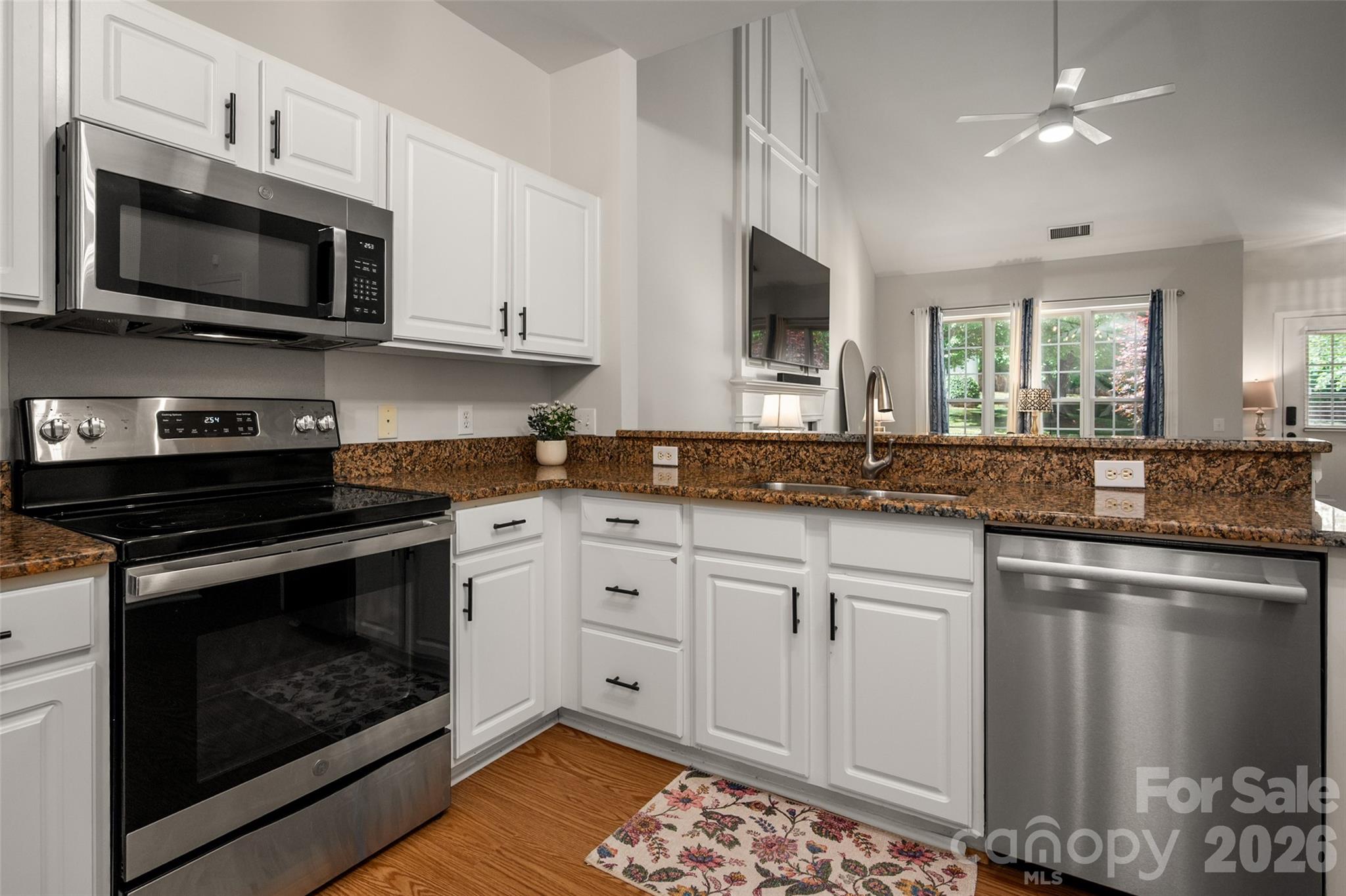 820 Autumn Rain Lane Property Photo 11