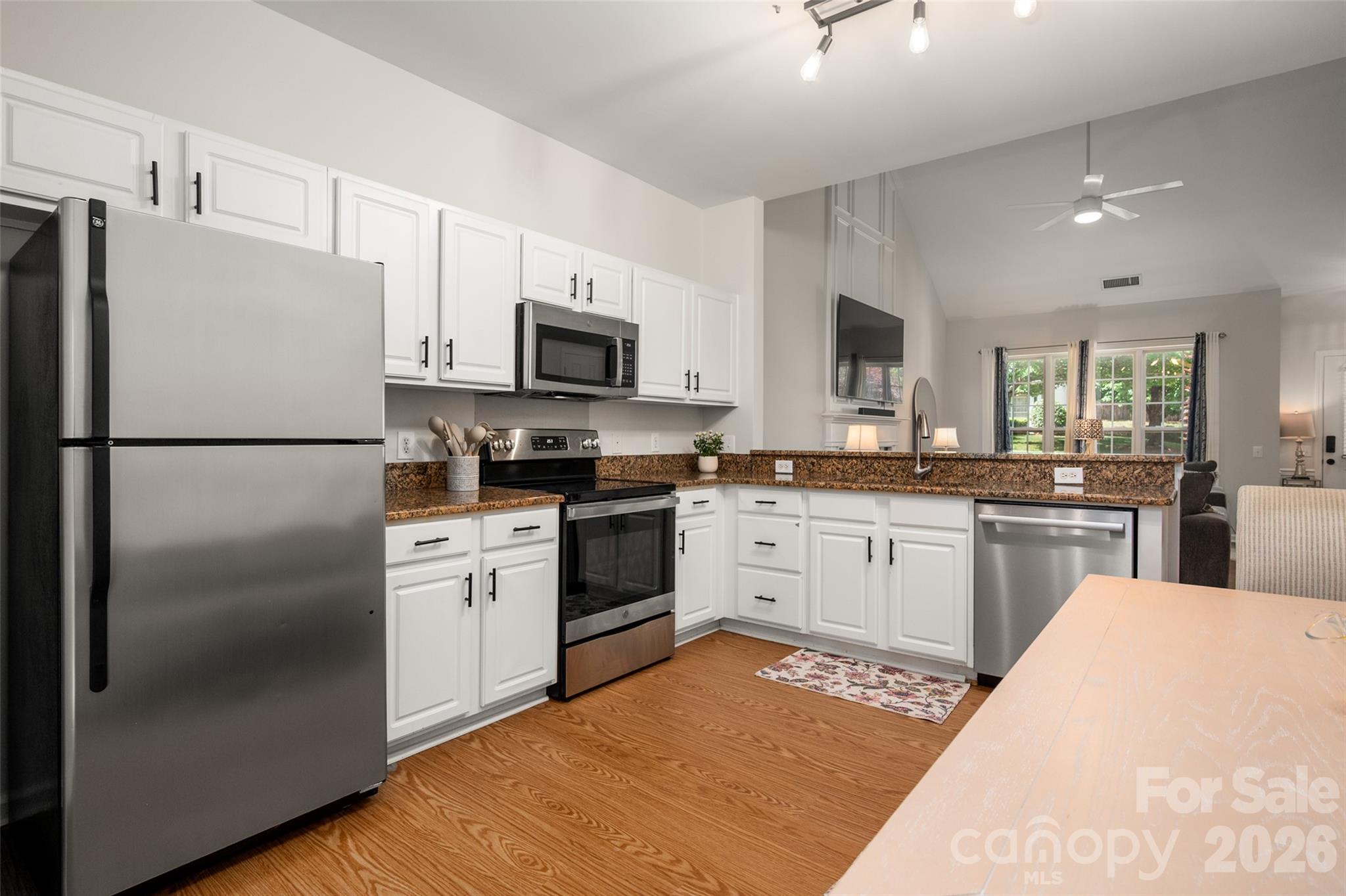 820 Autumn Rain Lane Property Photo 12