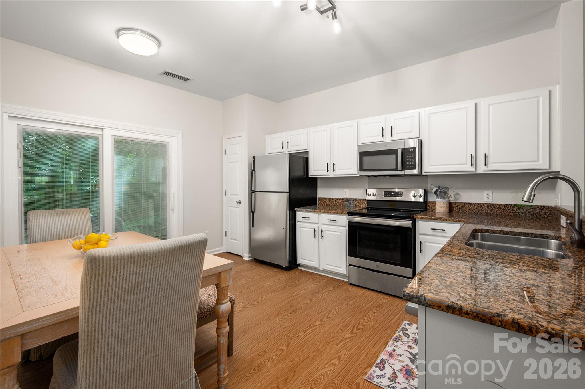 820 Autumn Rain Lane Property Photo 14