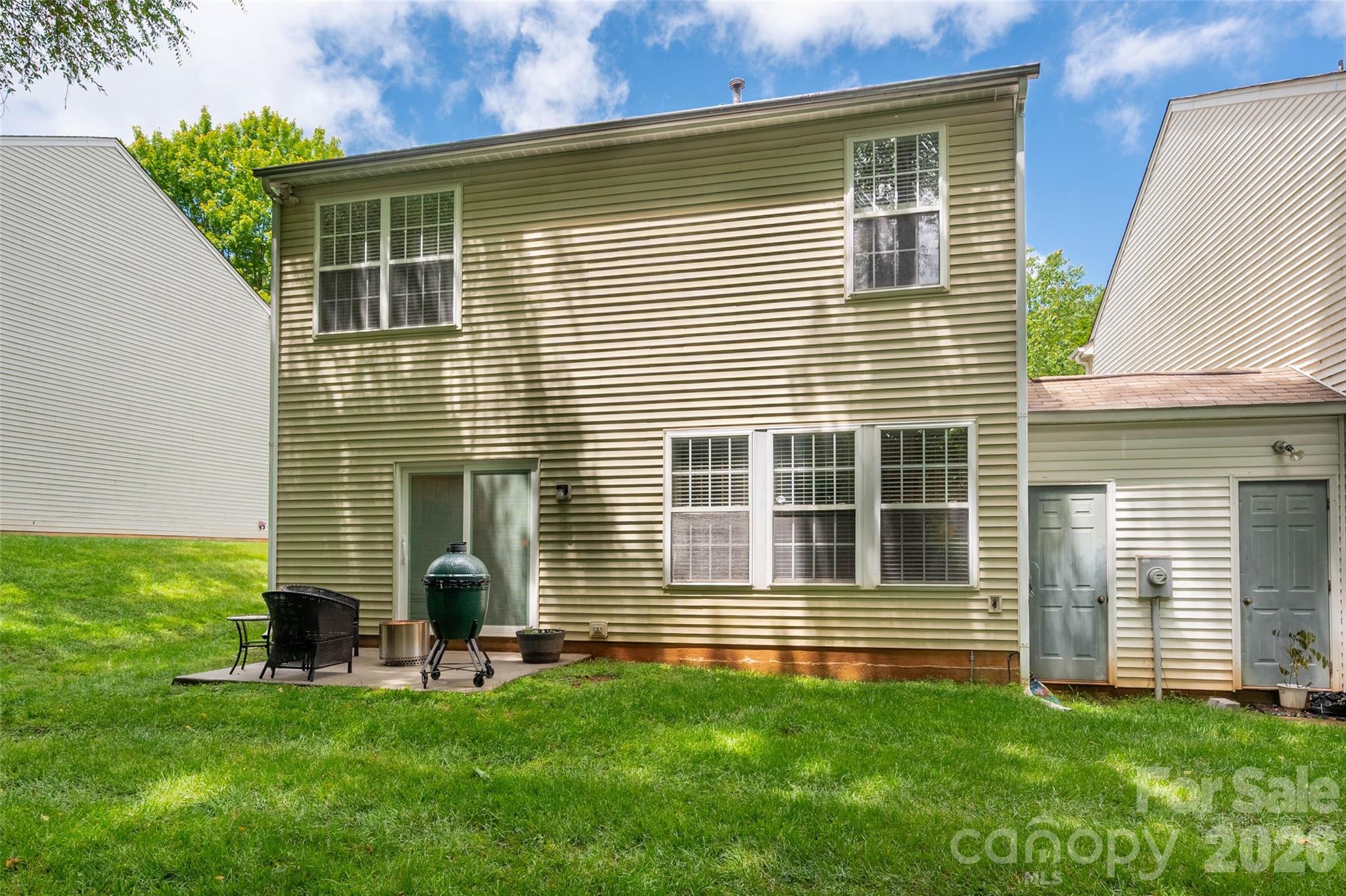 820 Autumn Rain Lane Property Photo 32