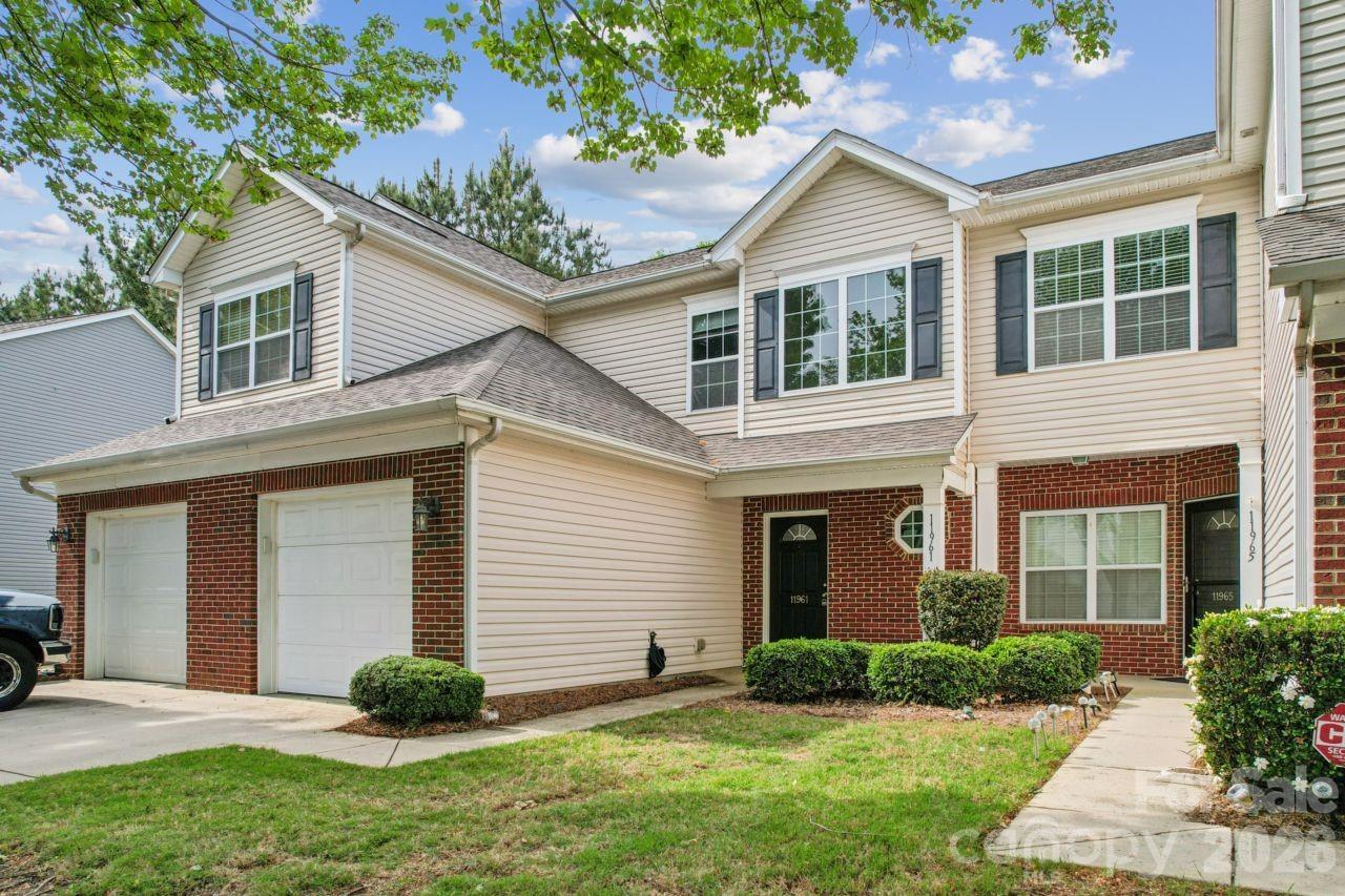 11961 Stratfield Place Circle Property Photo 1