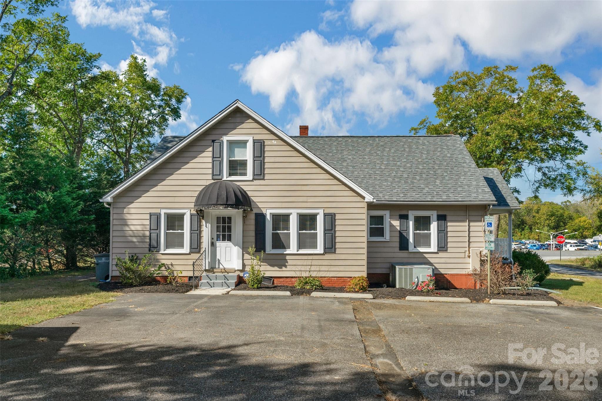 2801 S Cannon Boulevard Property Photo 1