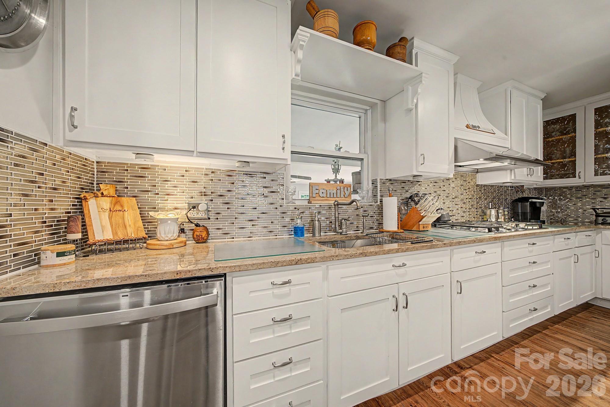 5127 Hoover Drive Property Photo 6
