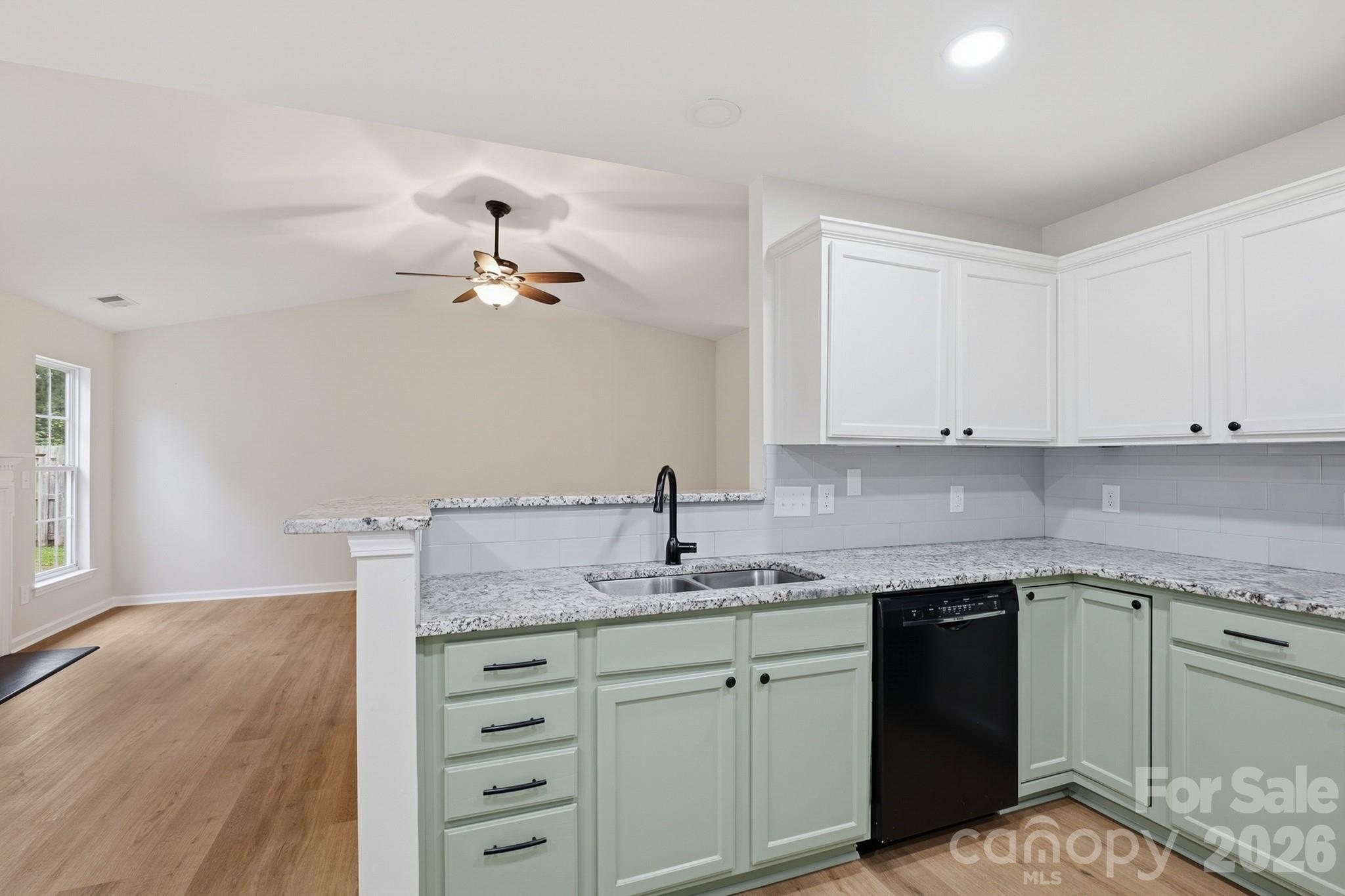 5123 Sunburst Lane Property Photo 3