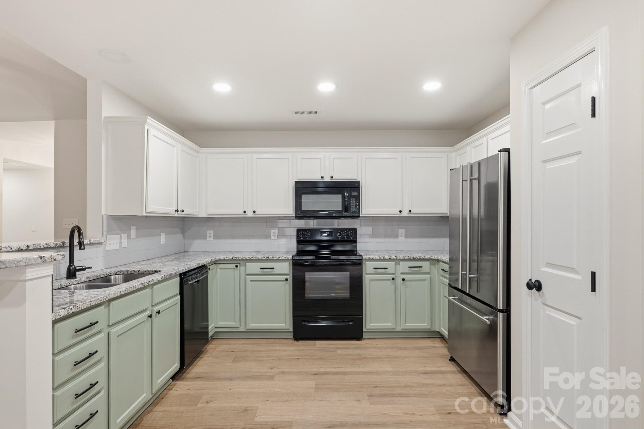 5123 Sunburst Lane Property Photo 4