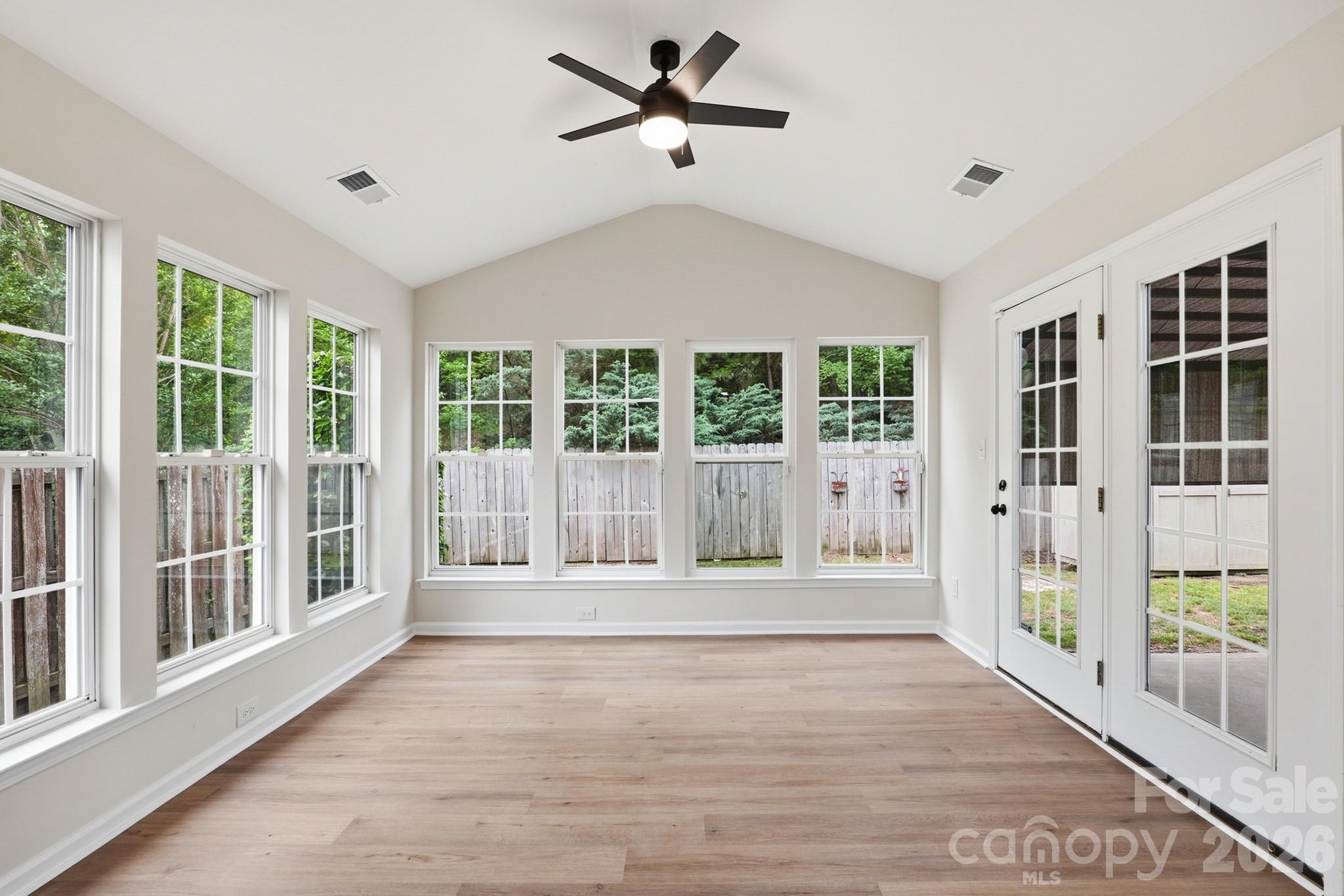 5123 Sunburst Lane Property Photo 8