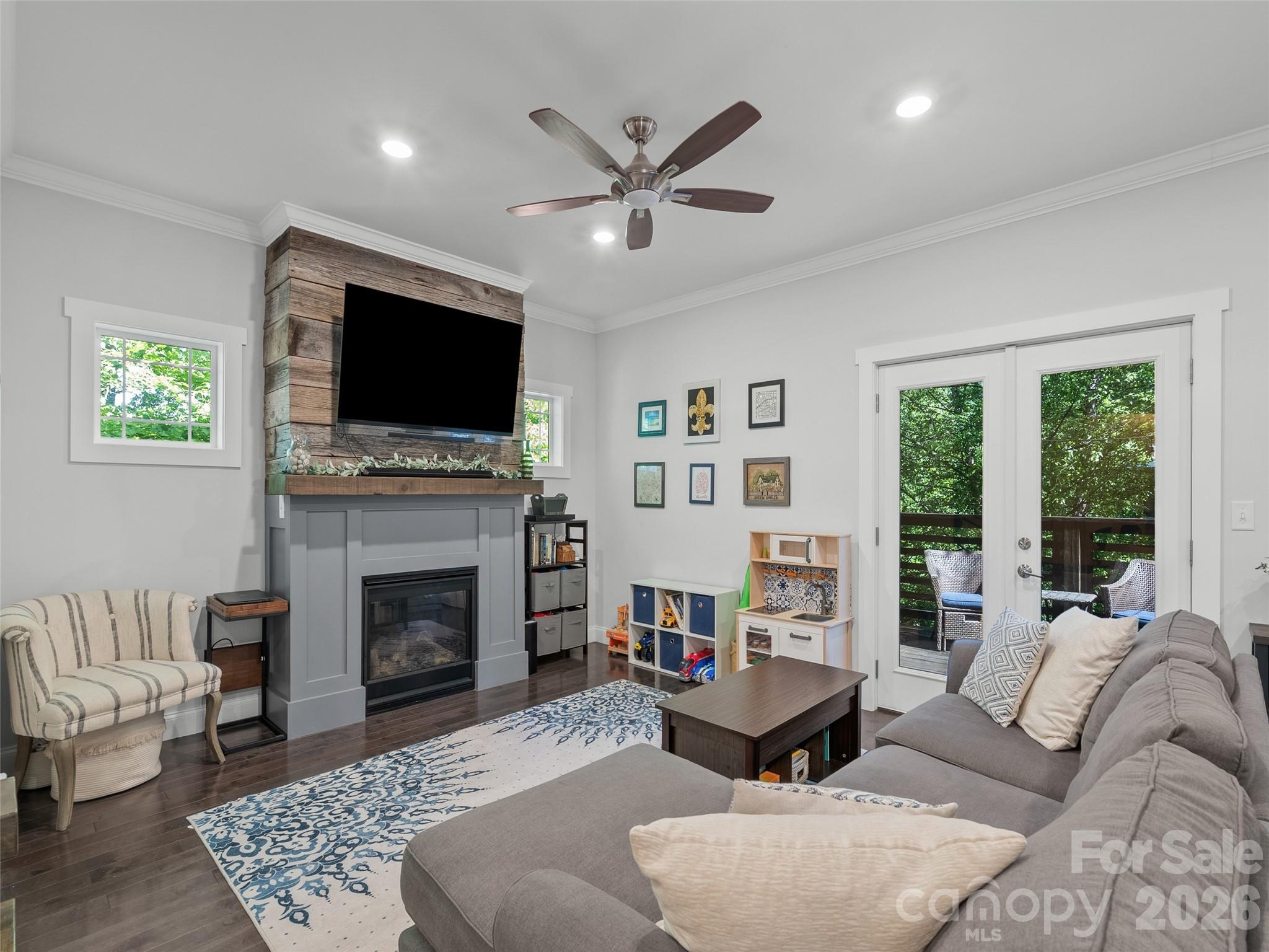 100 Hibriten Drive Property Photo 2