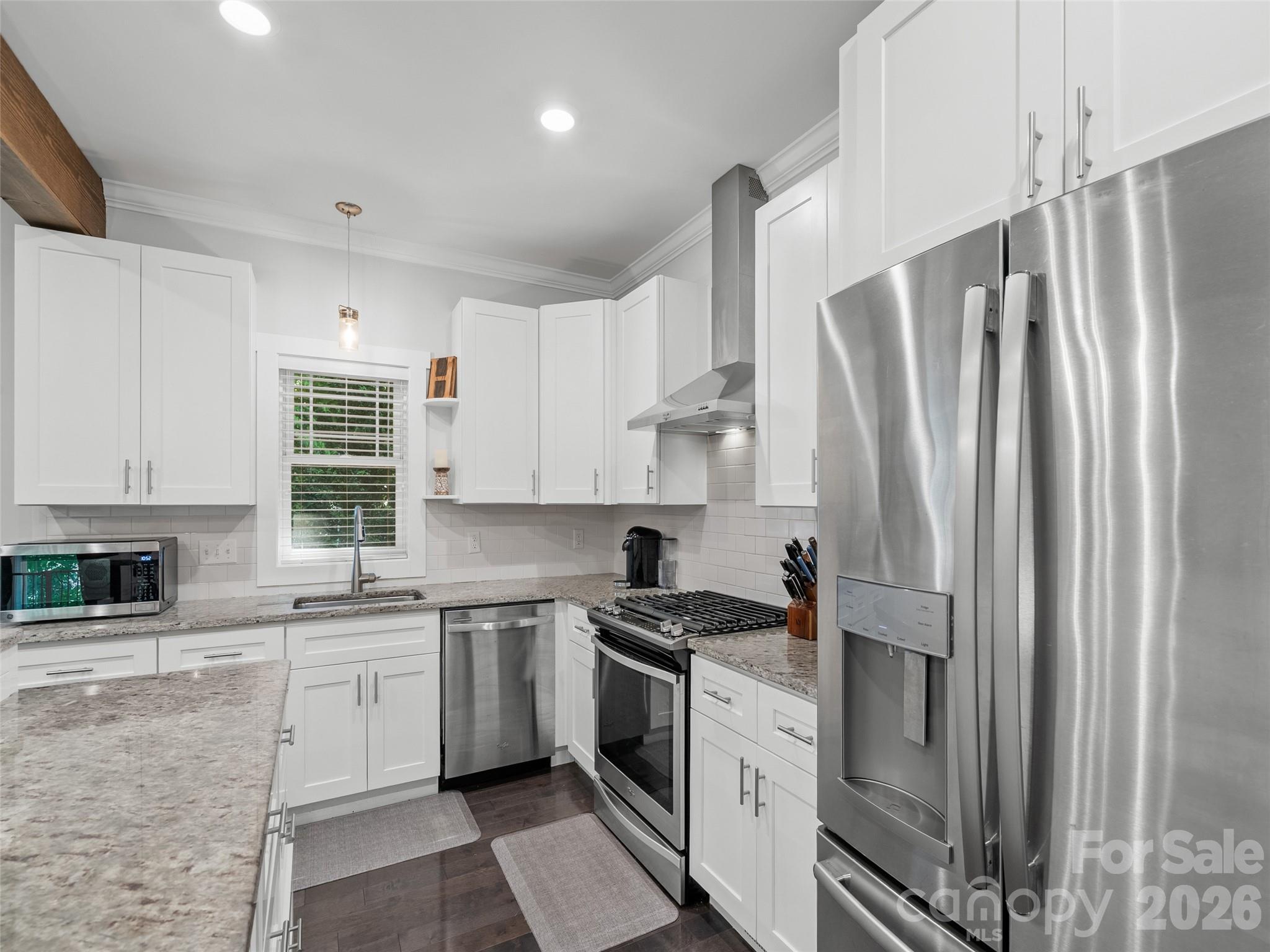 100 Hibriten Drive Property Photo 8