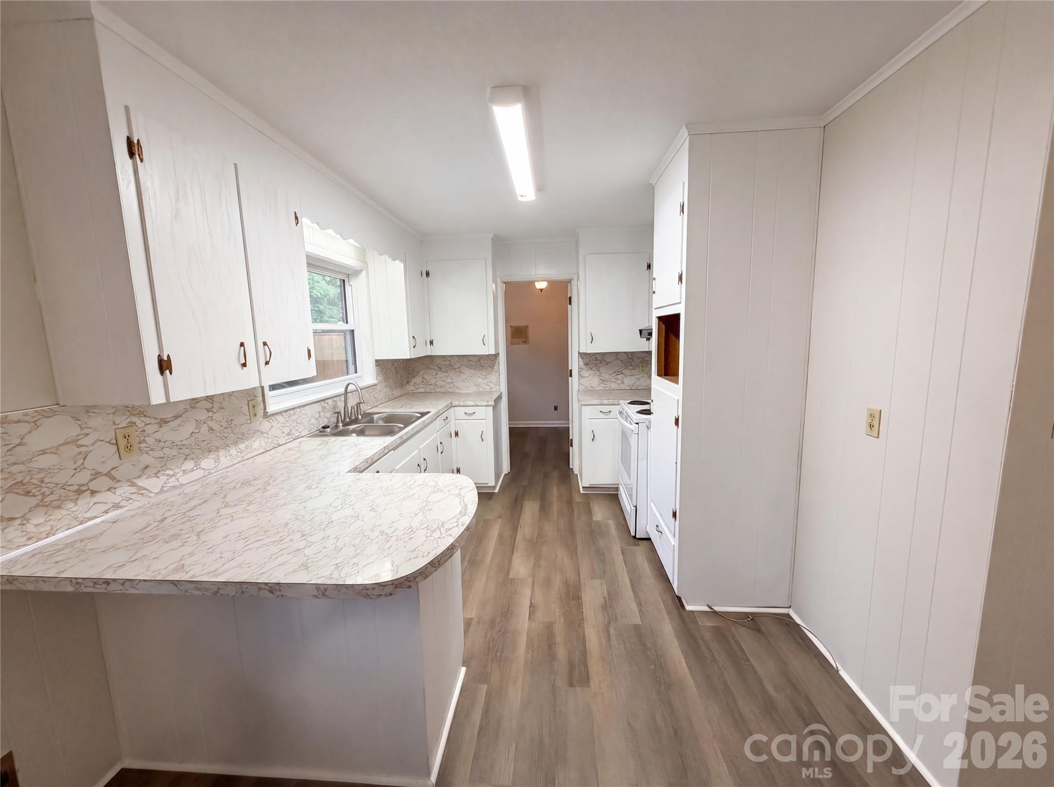 128 Greenview Drive Property Photo 2