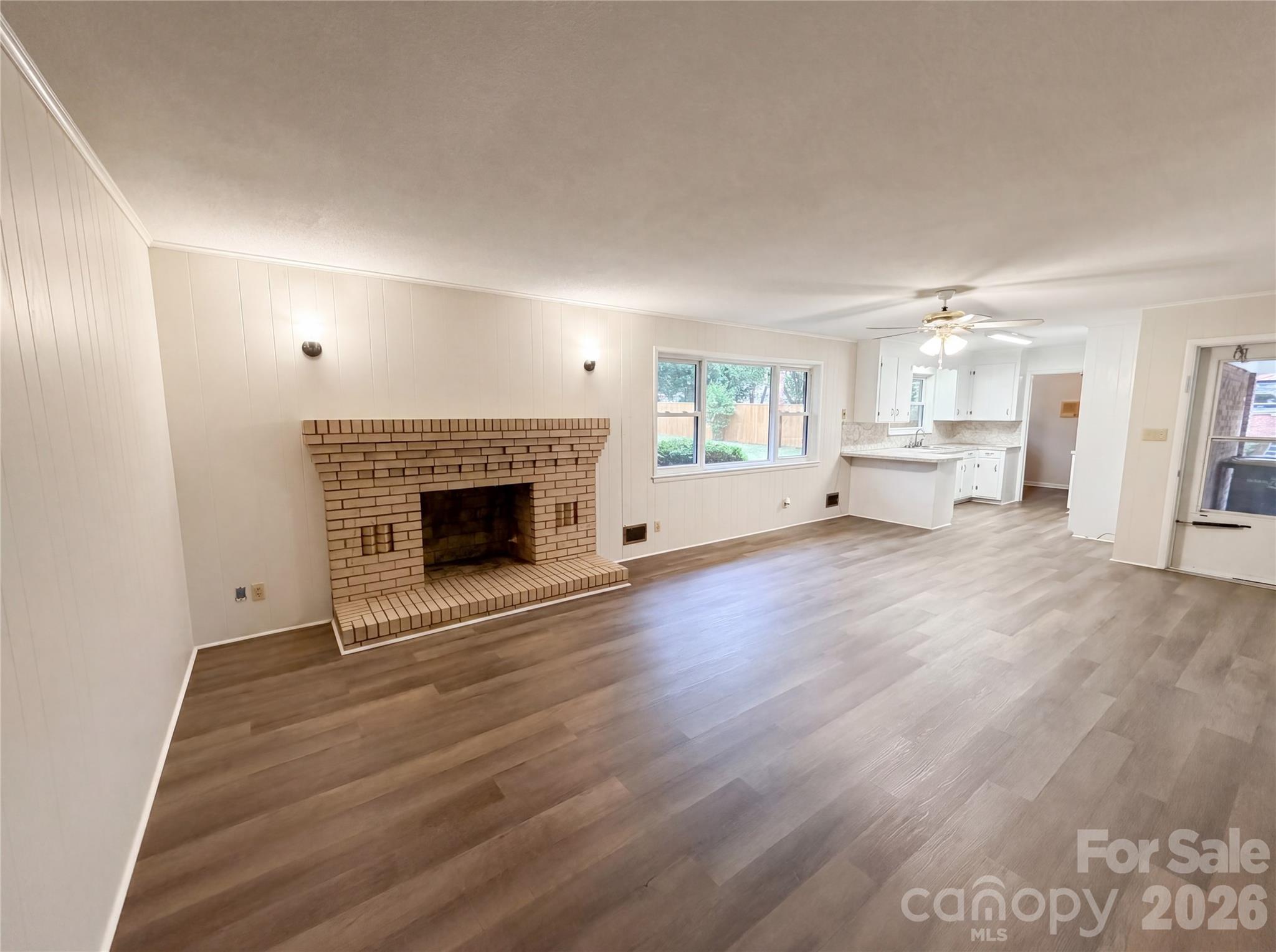 128 Greenview Drive Property Photo 3