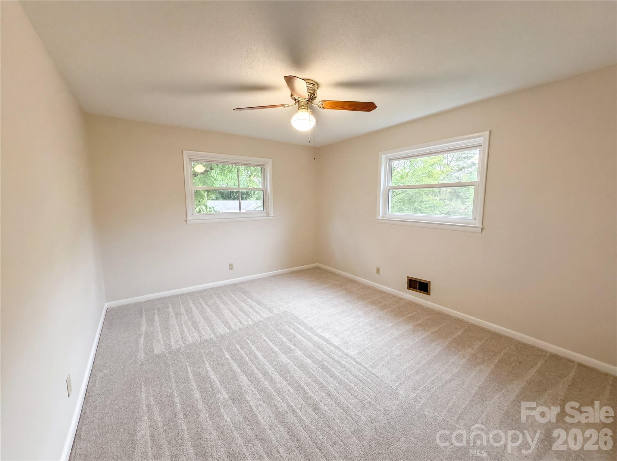 128 Greenview Drive Property Photo 10