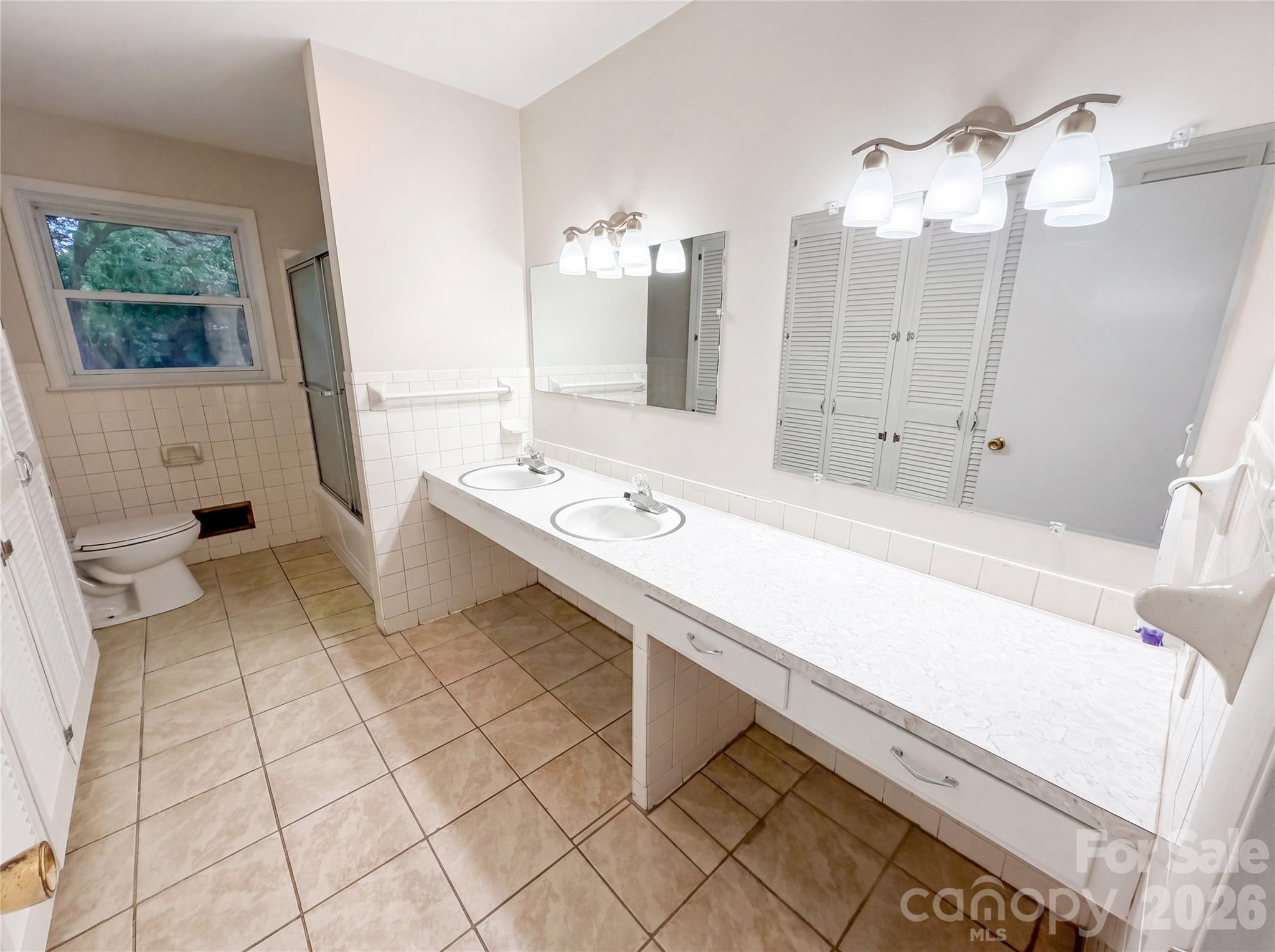 128 Greenview Drive Property Photo 12
