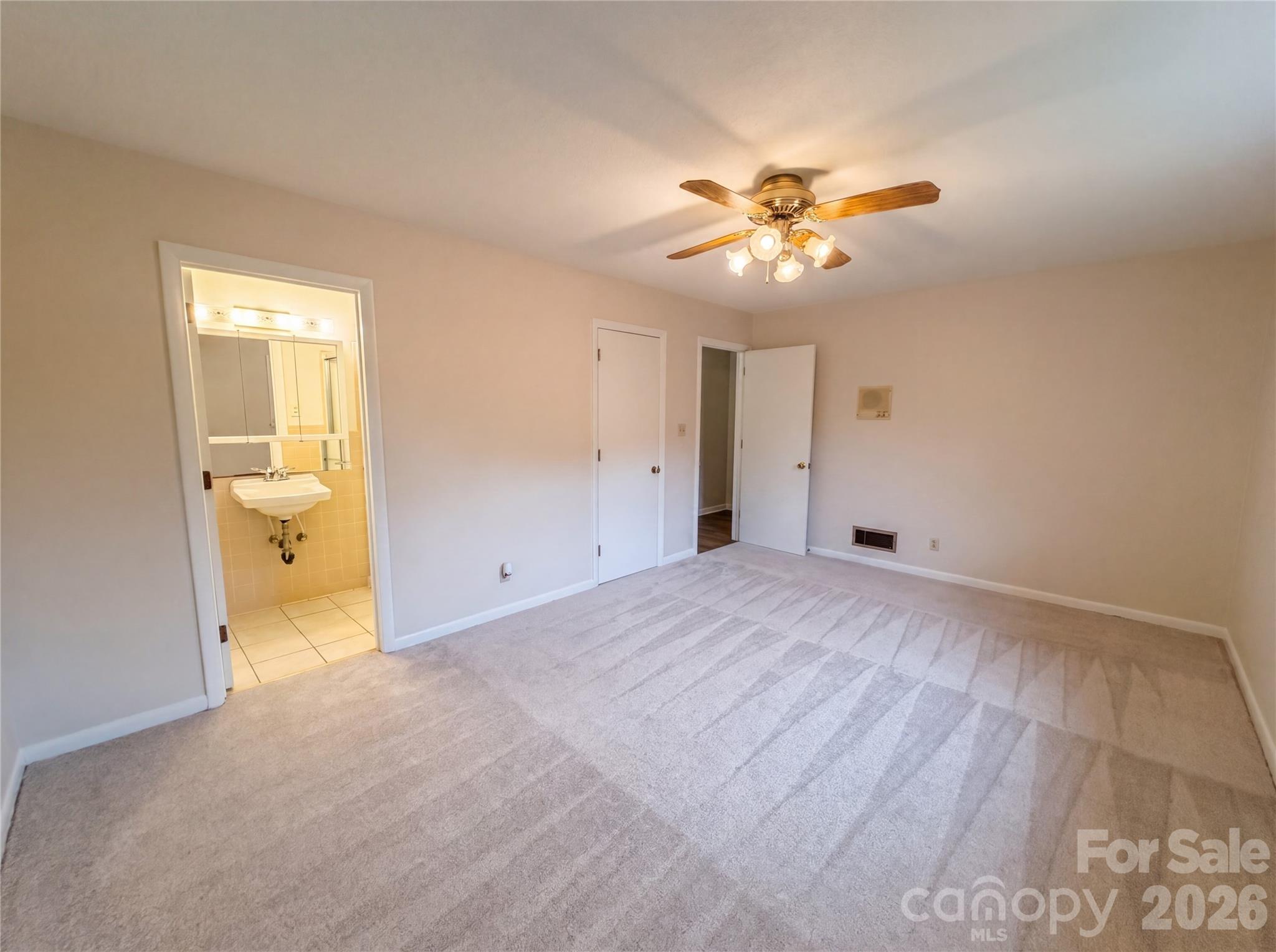128 Greenview Drive Property Photo 13