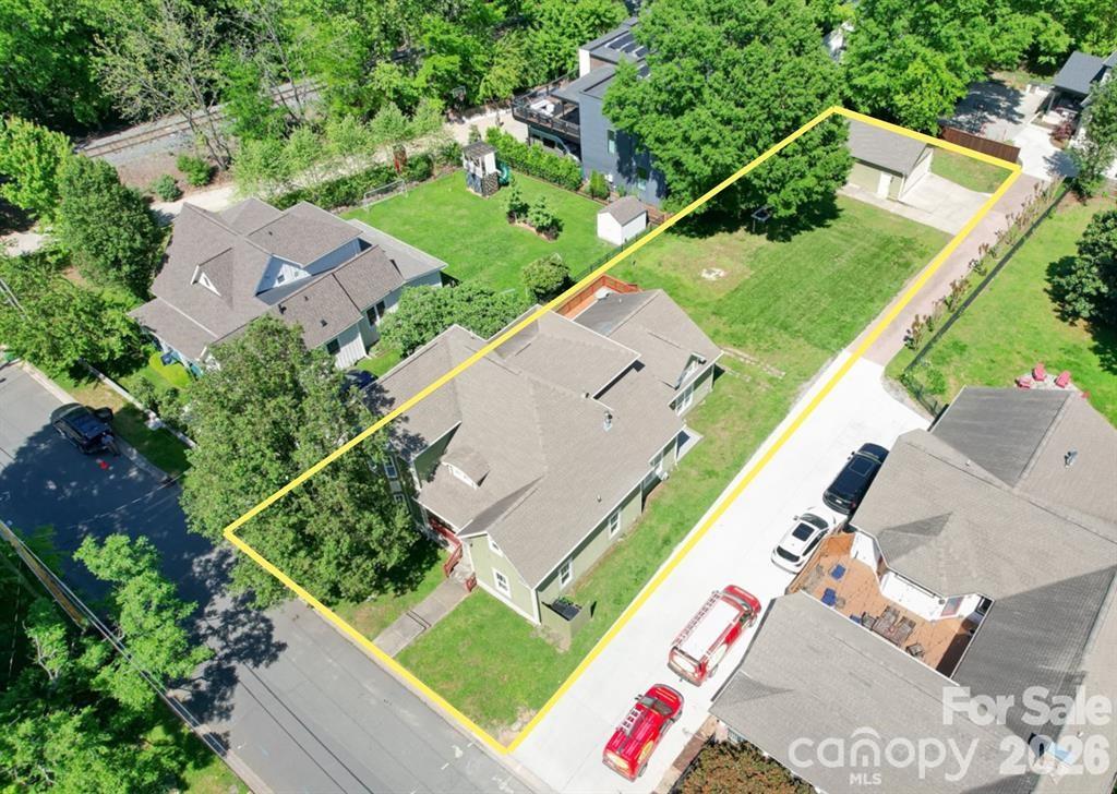 611 E 37th Street Property Photo 1