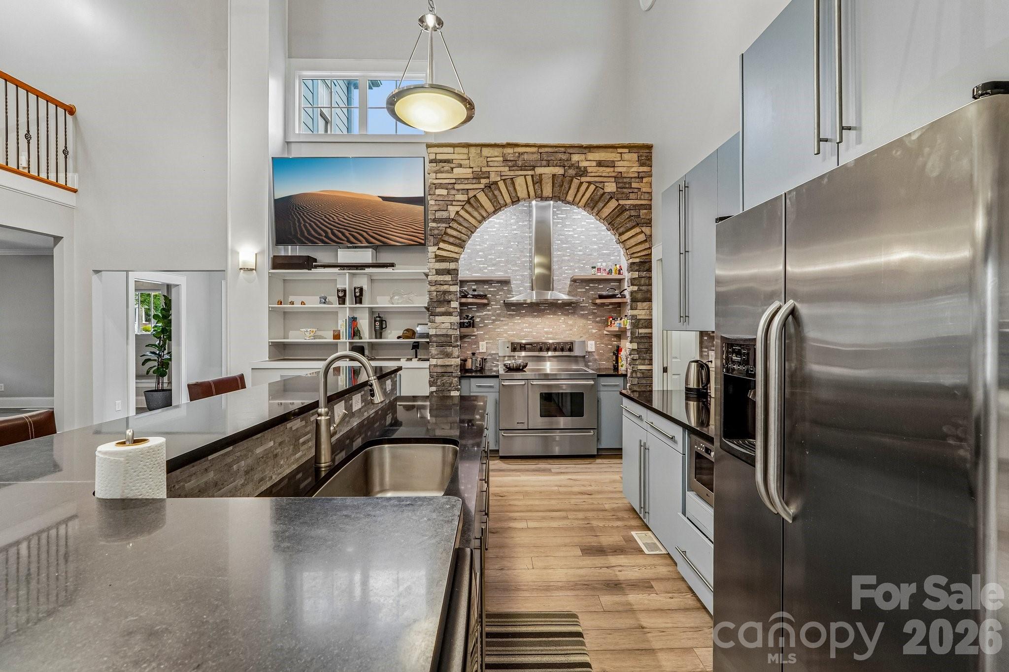 611 E 37th Street Property Photo 4