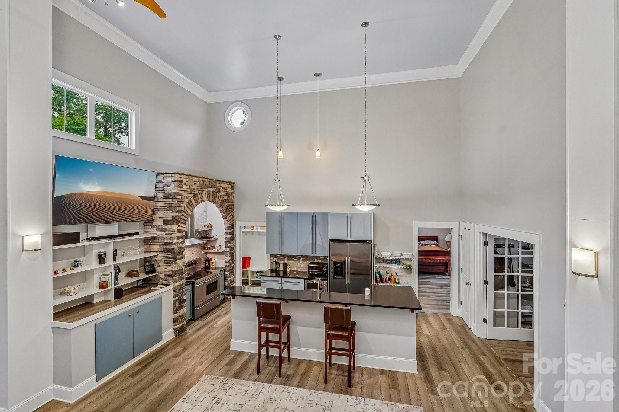 611 E 37th Street Property Photo 6