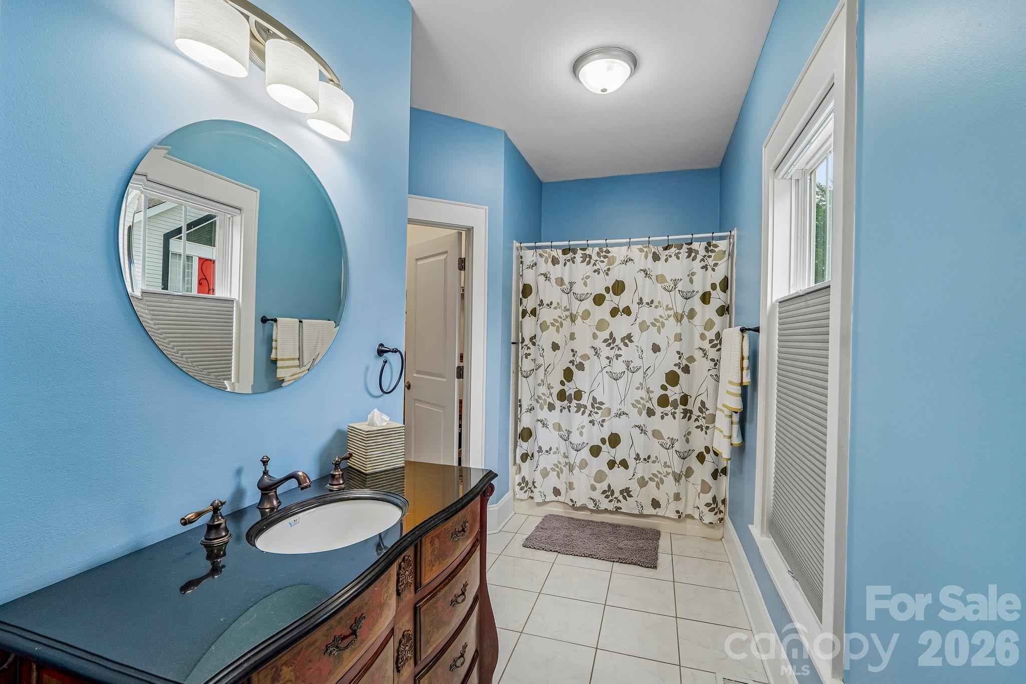 611 E 37th Street Property Photo 14