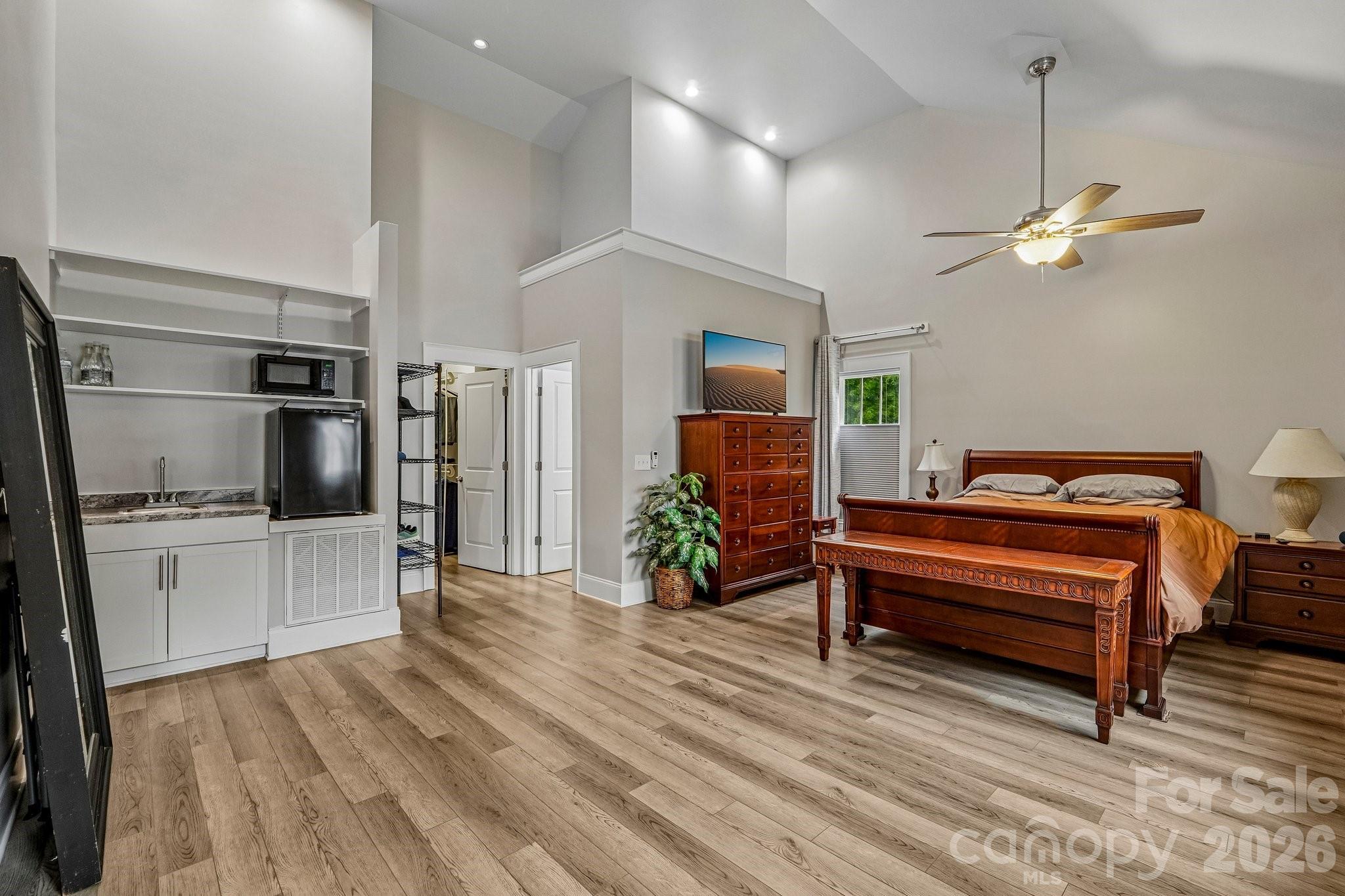 611 E 37th Street Property Photo 18