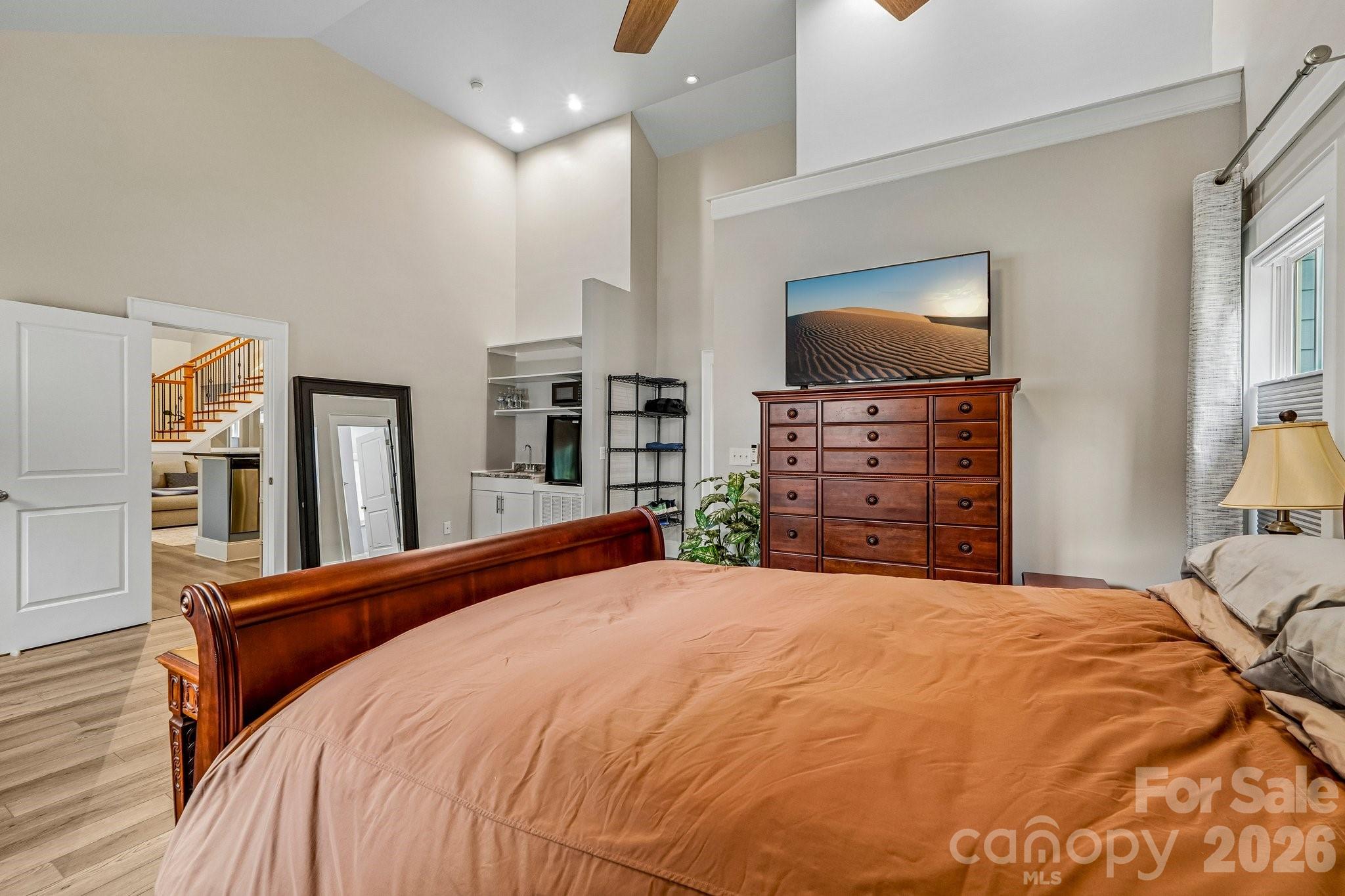 611 E 37th Street Property Photo 19