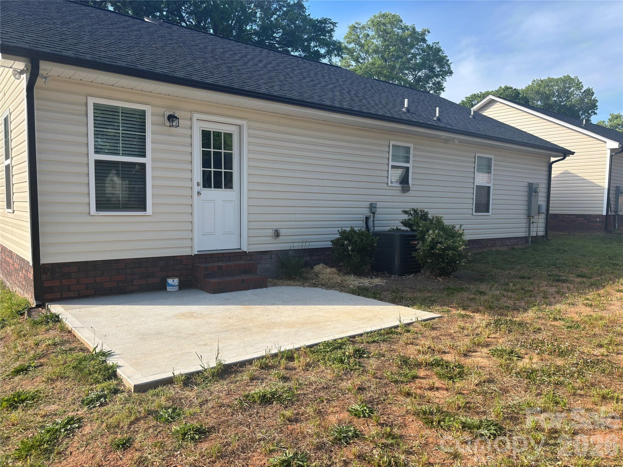 1014 N Main Street Property Photo 2