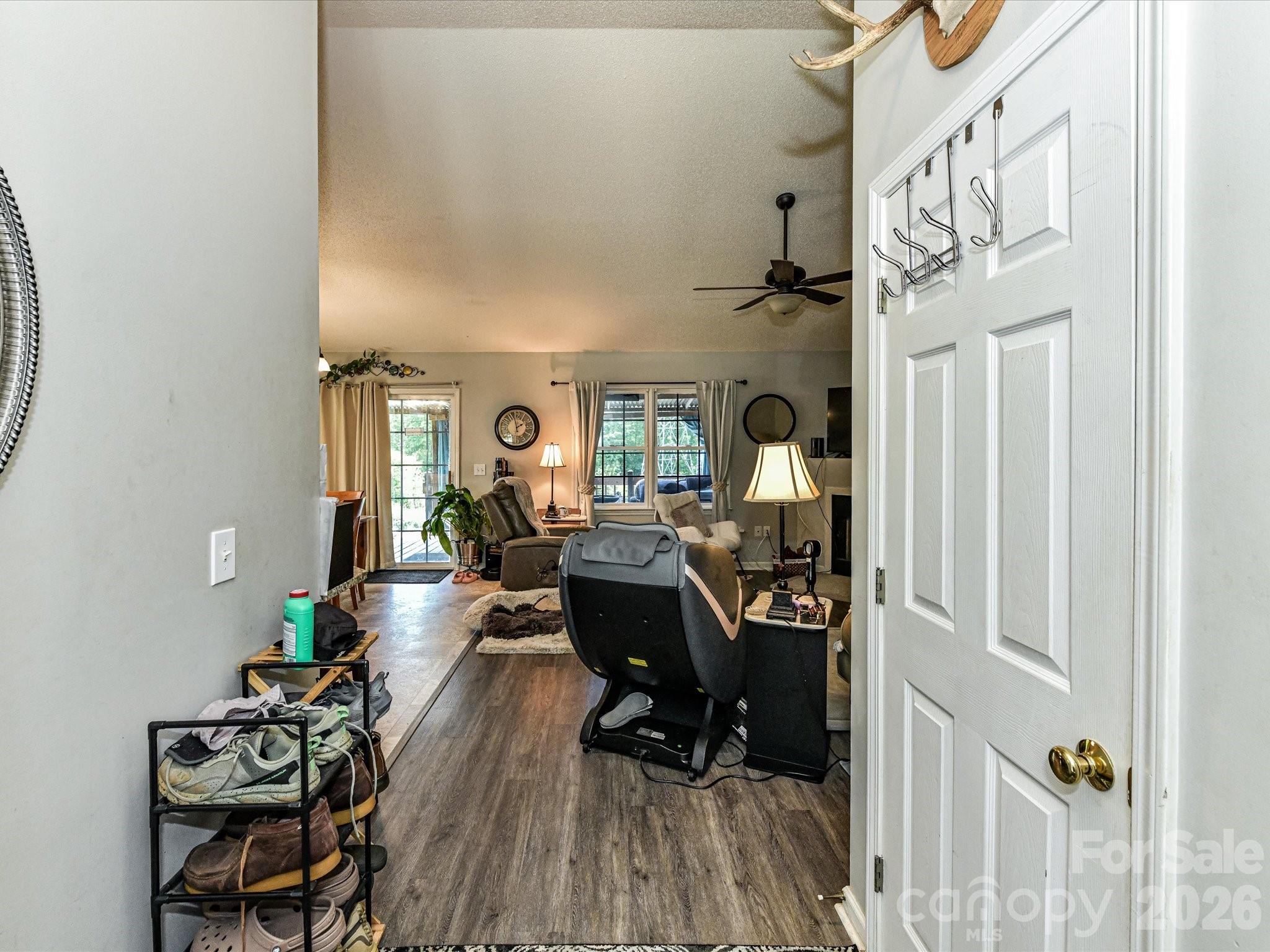 1472 Ridgewood Drive Property Photo 8