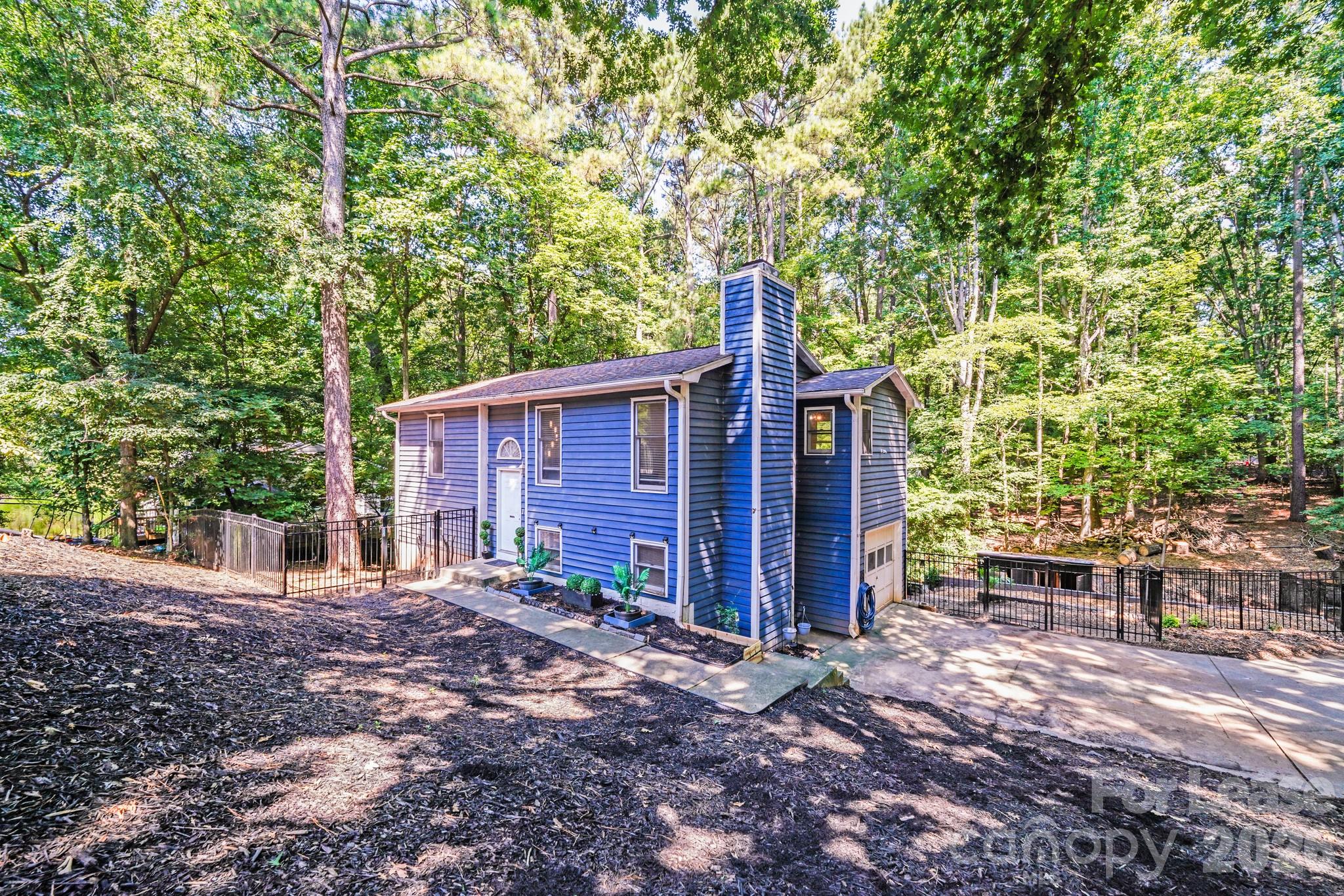 2116 Bon Villa Way Property Photo 2
