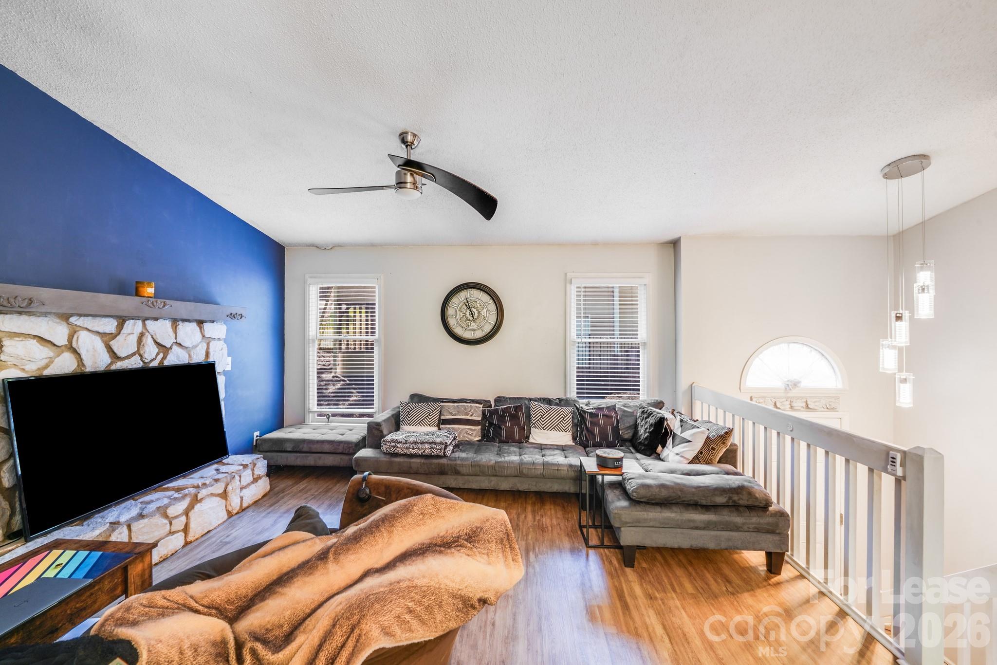 2116 Bon Villa Way Property Photo 5