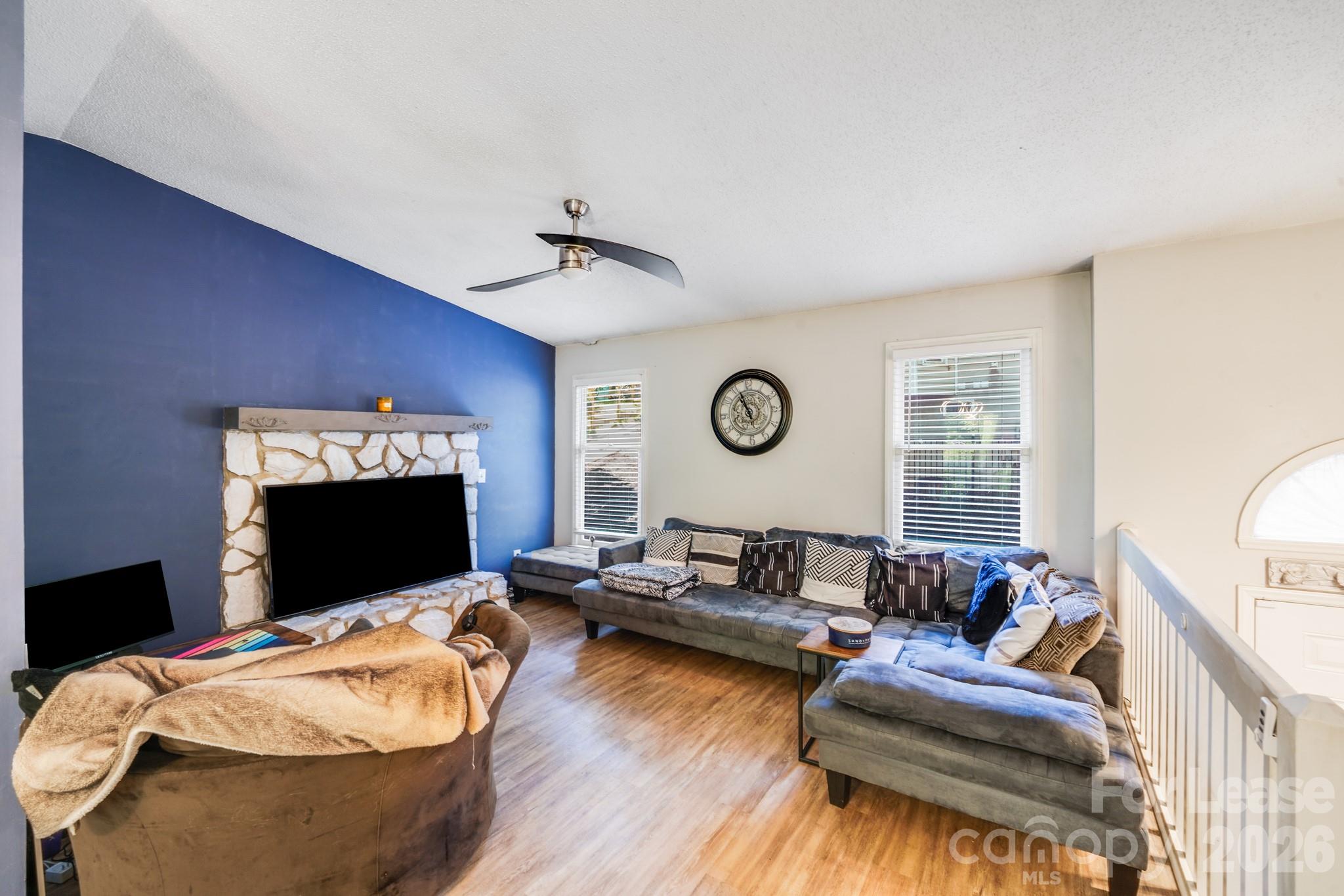 2116 Bon Villa Way Property Photo 6