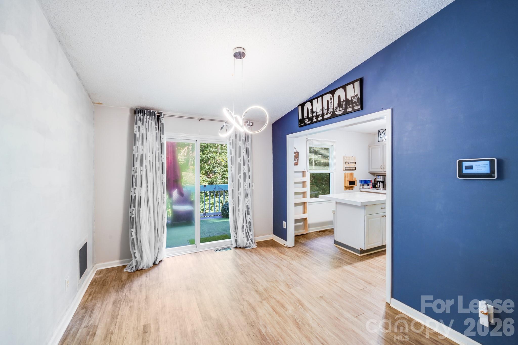 2116 Bon Villa Way Property Photo 8