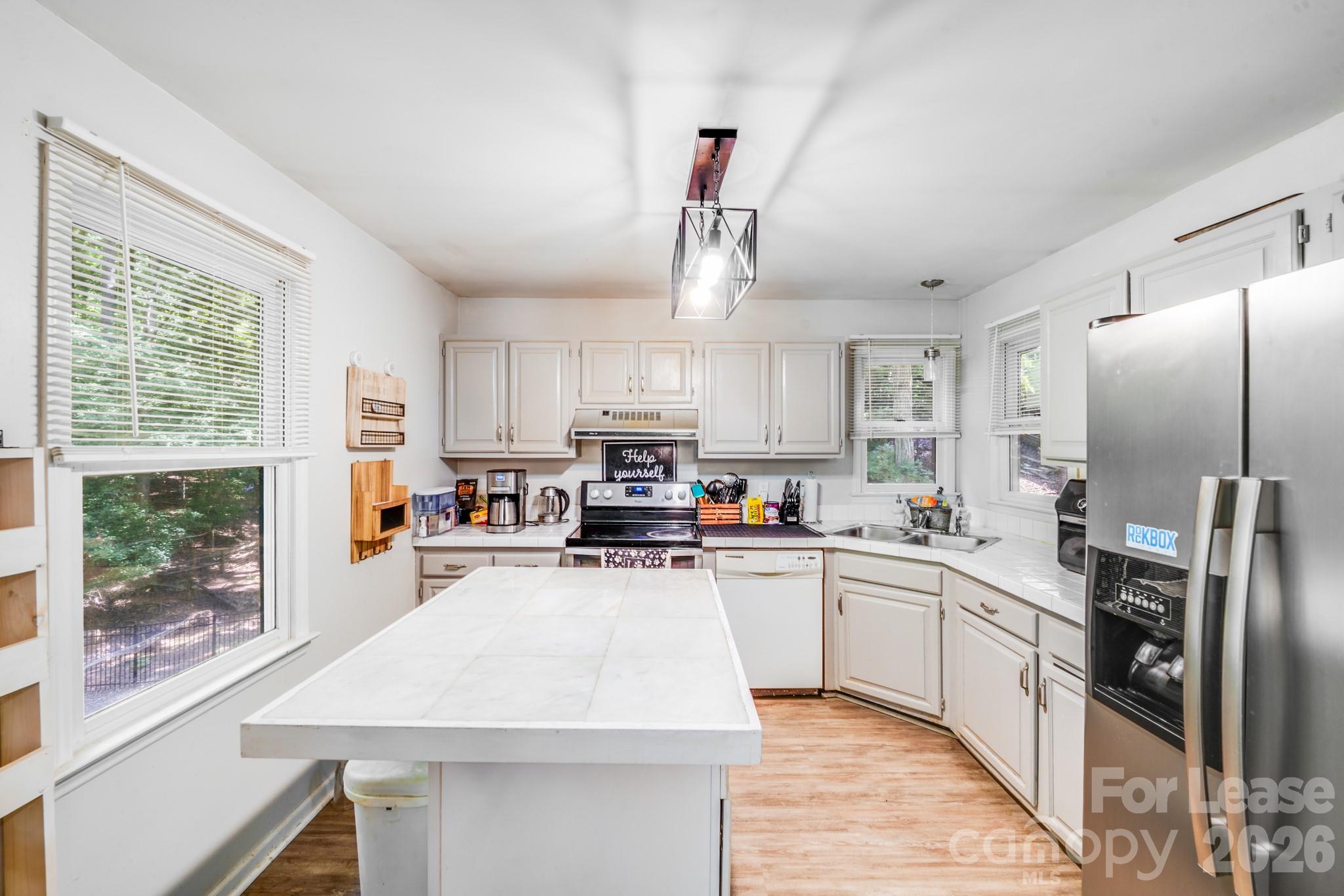 2116 Bon Villa Way Property Photo 10